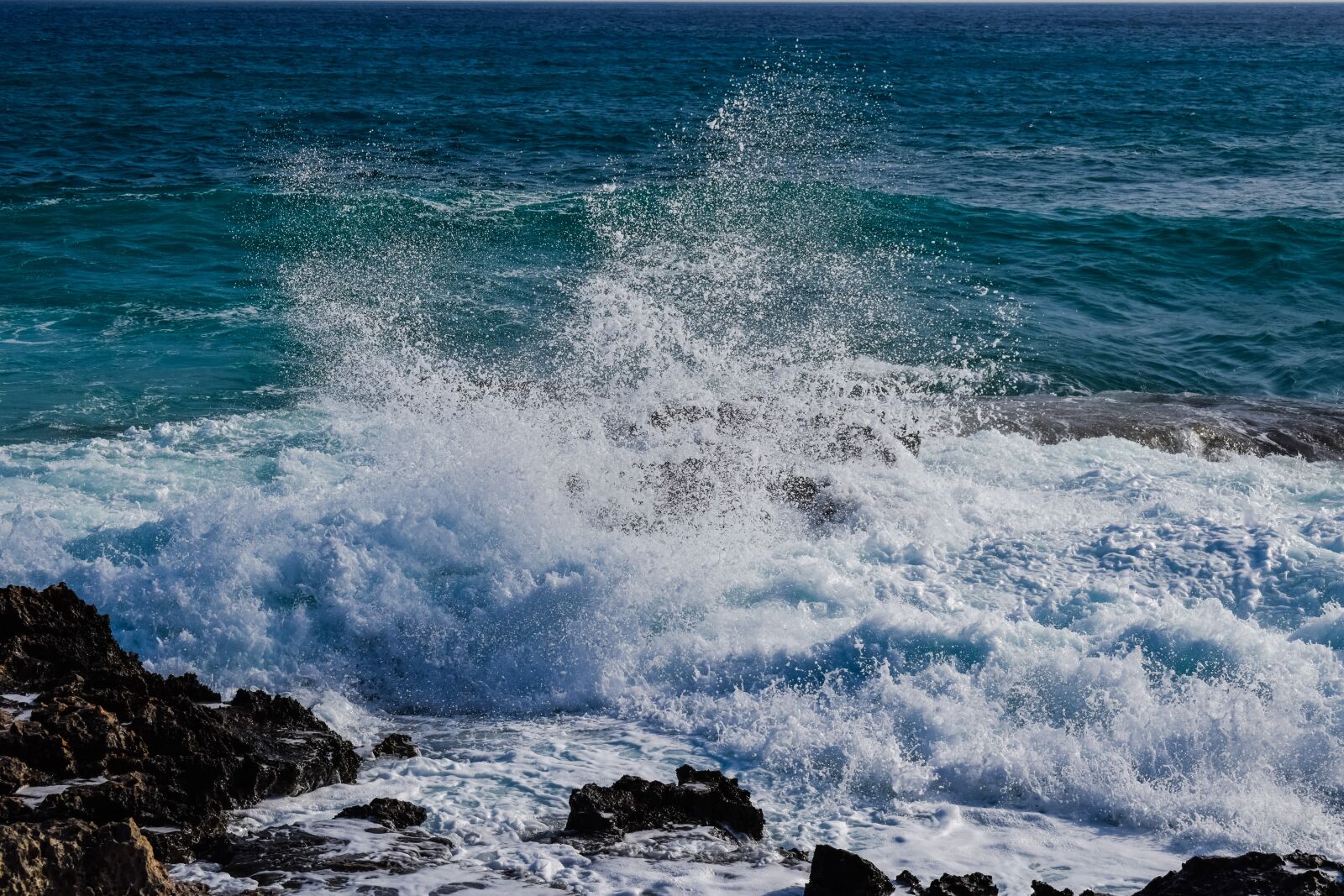 Nikon D3300 sample photo. Wave, smashing, rock photography