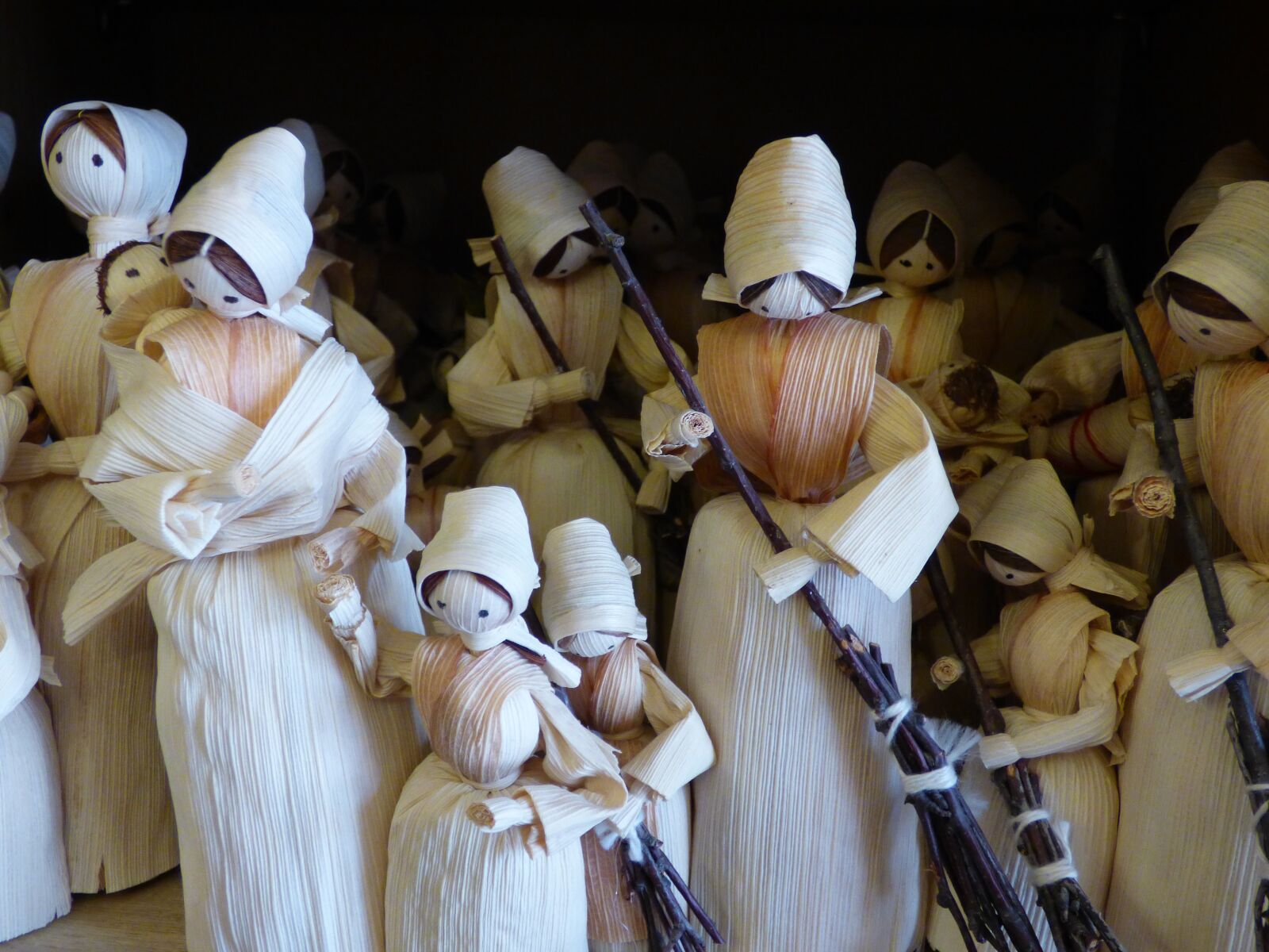 Panasonic DMC-FZ72 sample photo. The figurine, handicraft, straw photography
