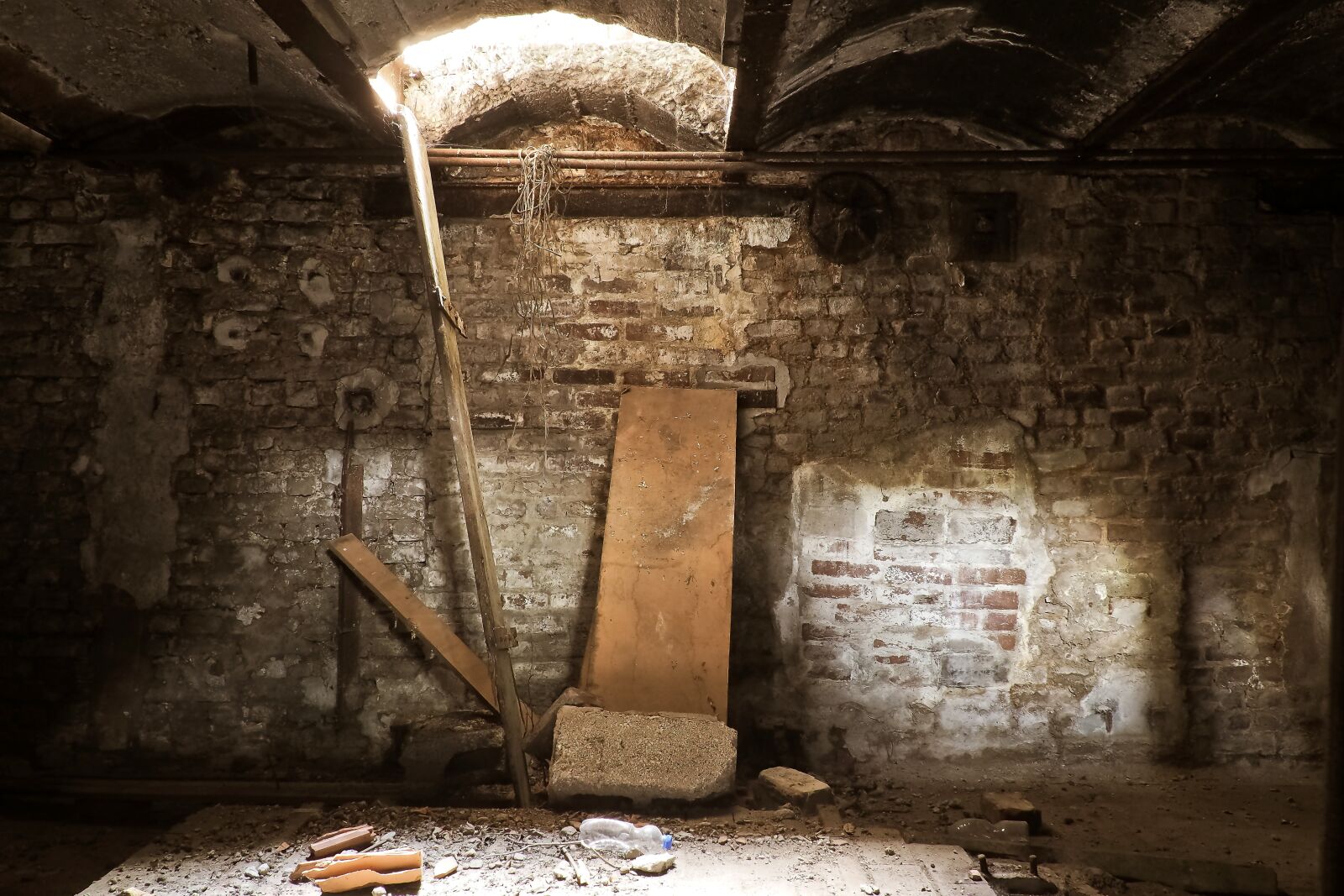 Olympus OM-D E-M10 sample photo. Lost places, rooms, abandoned photography