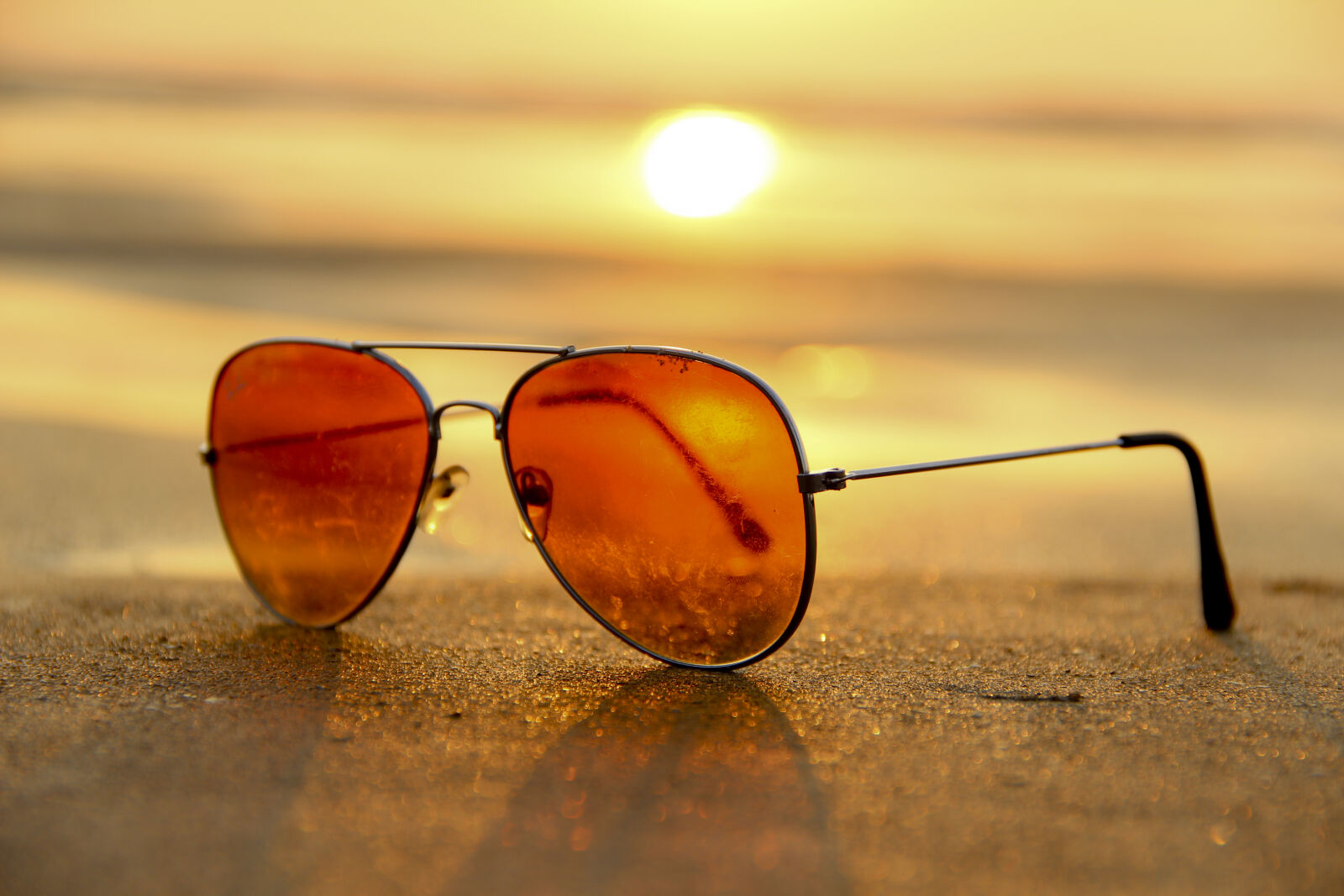 Canon EF-S 18-135mm F3.5-5.6 IS sample photo. Sunglasses, sunset, summer, sand photography