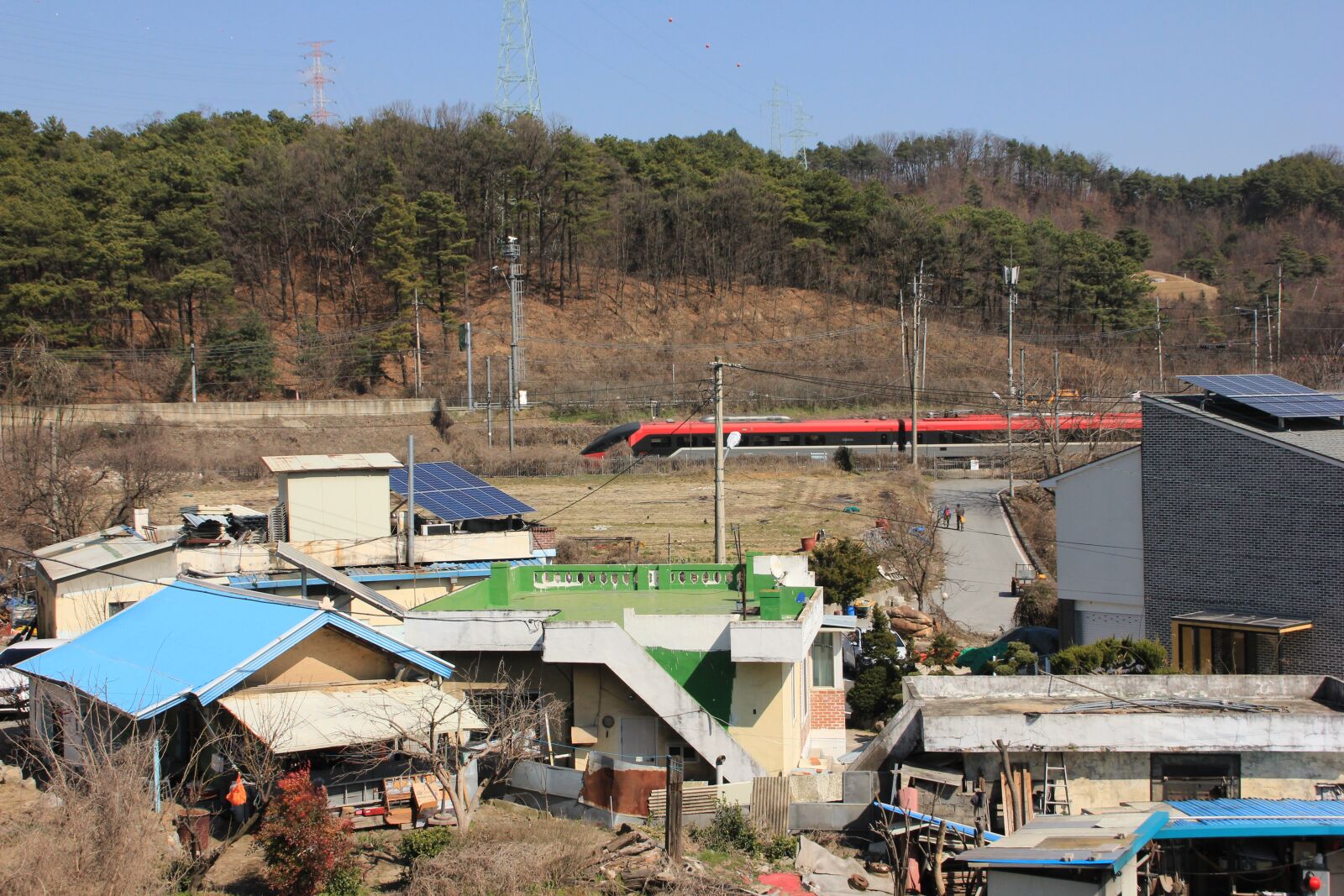 Canon EOS 600D (Rebel EOS T3i / EOS Kiss X5) sample photo. Korea, railway, transportation photography