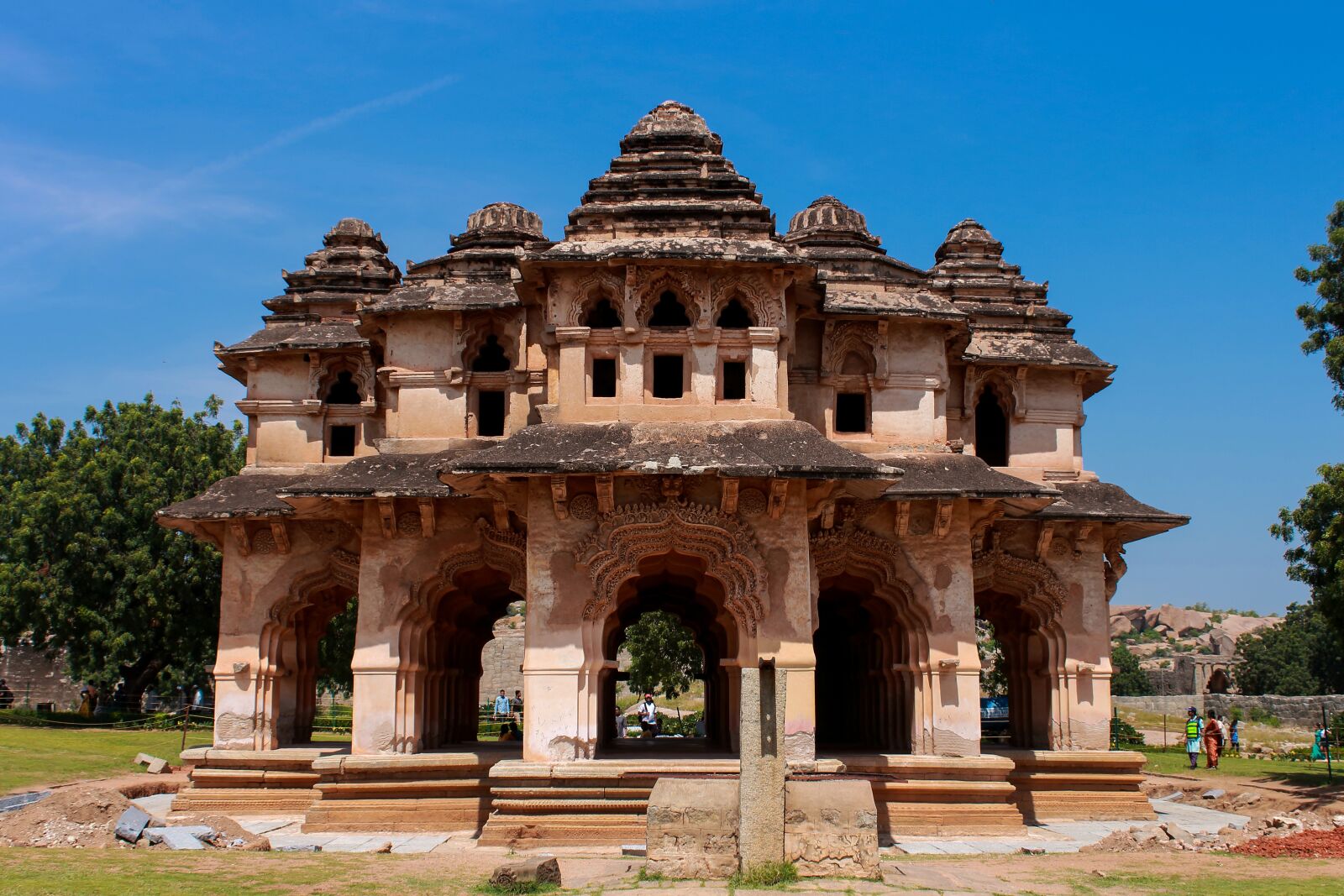 Canon EOS 700D (EOS Rebel T5i / EOS Kiss X7i) sample photo. Lotus mahal, hampi, india photography