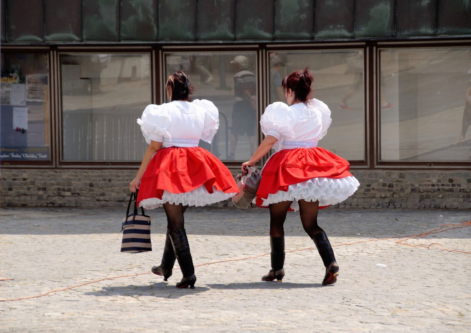 Sony SLT-A58 sample photo. Women, costume, folk songs photography