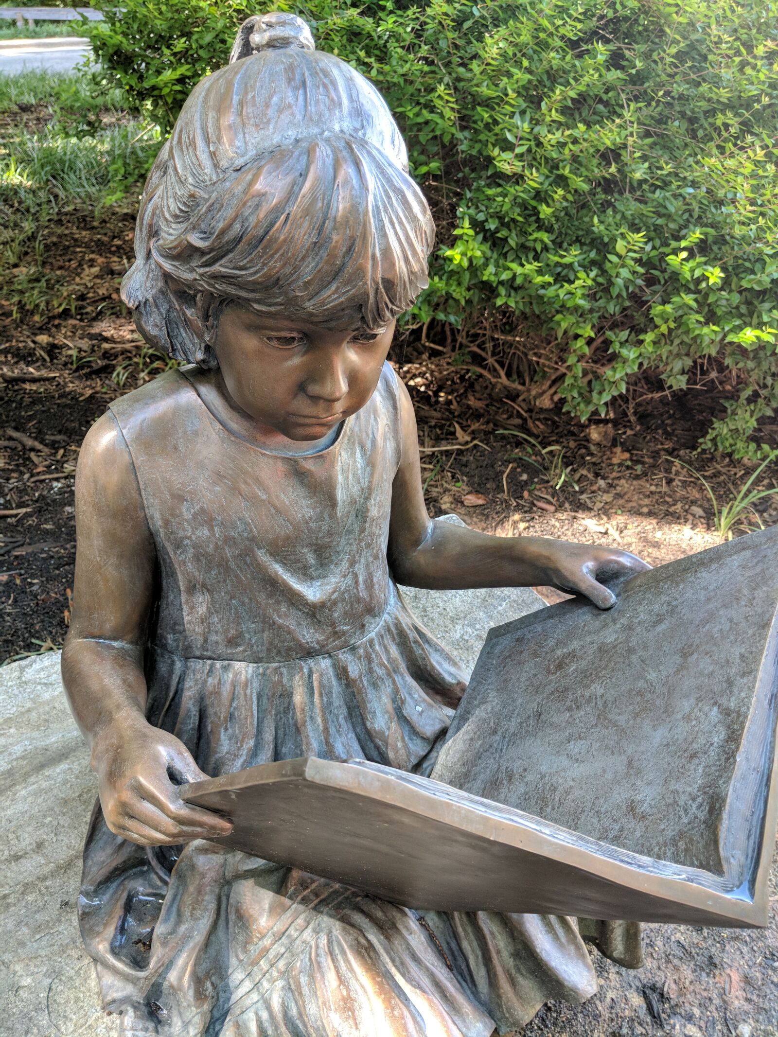 Google Pixel 2 sample photo. Reading, statue, garden photography