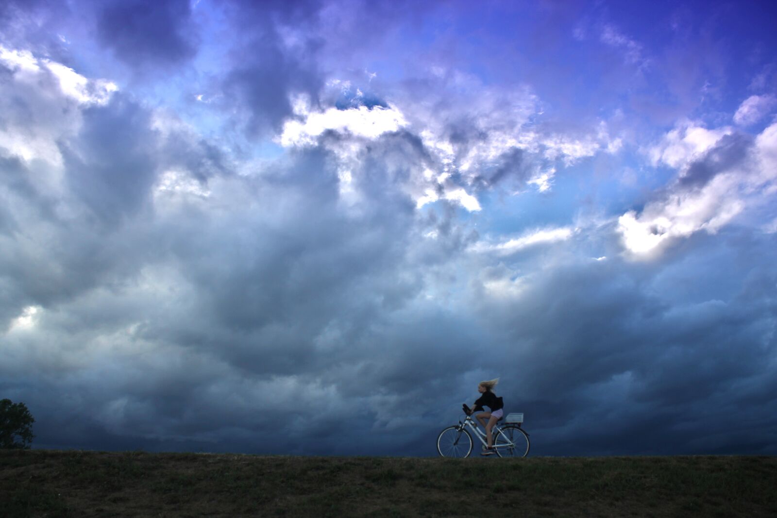Canon EOS 1100D (EOS Rebel T3 / EOS Kiss X50) sample photo. Cycling, cycle, sky photography