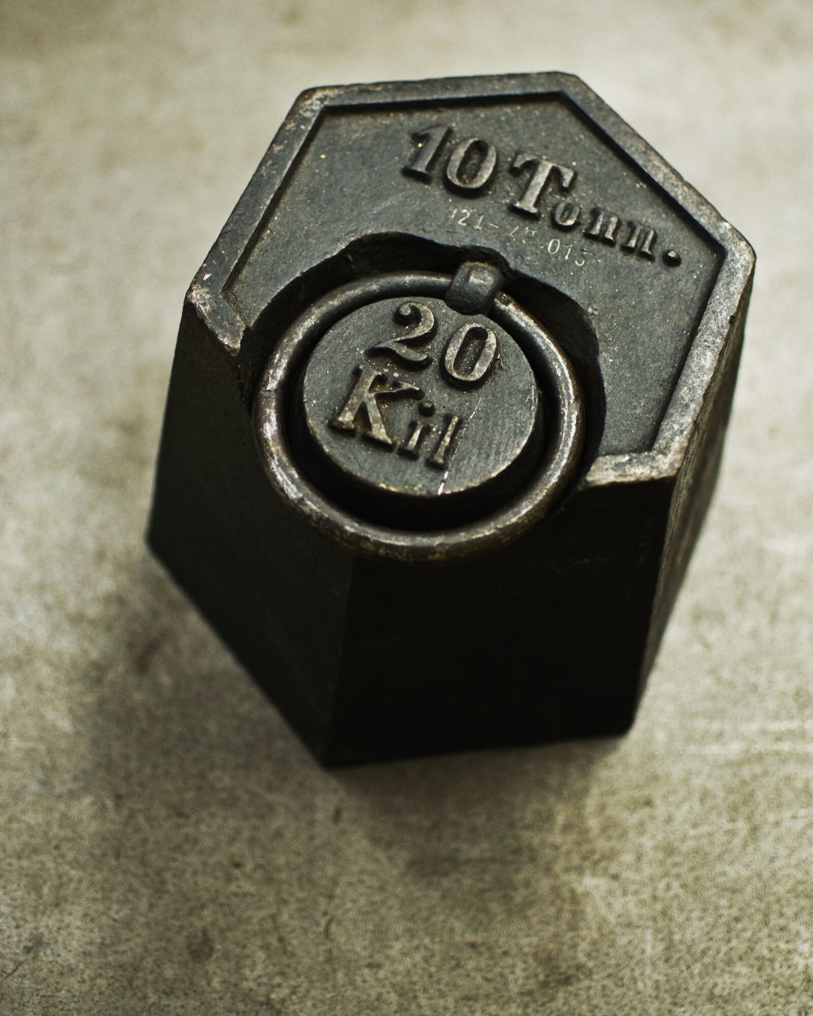 Nikon D90 sample photo. Kilo, weight, hard photography