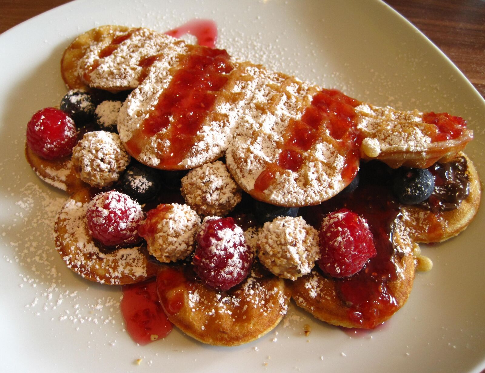 Canon PowerShot SD1200 IS (Digital IXUS 95 IS / IXY Digital 110 IS) sample photo. Waffle, raspberries, blueberries photography