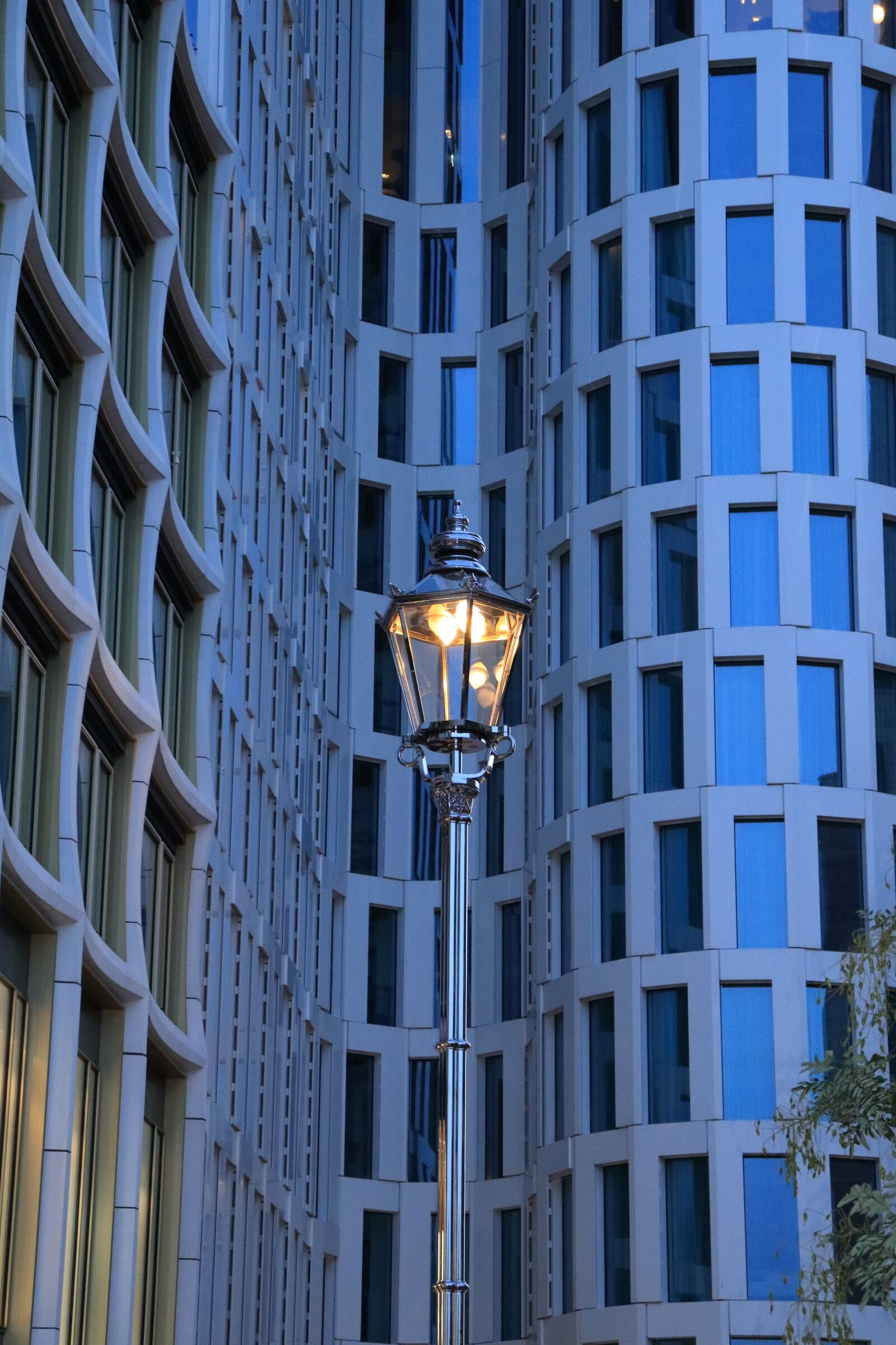 Canon EOS 200D (EOS Rebel SL2 / EOS Kiss X9) sample photo. Upper west tower, berlin photography
