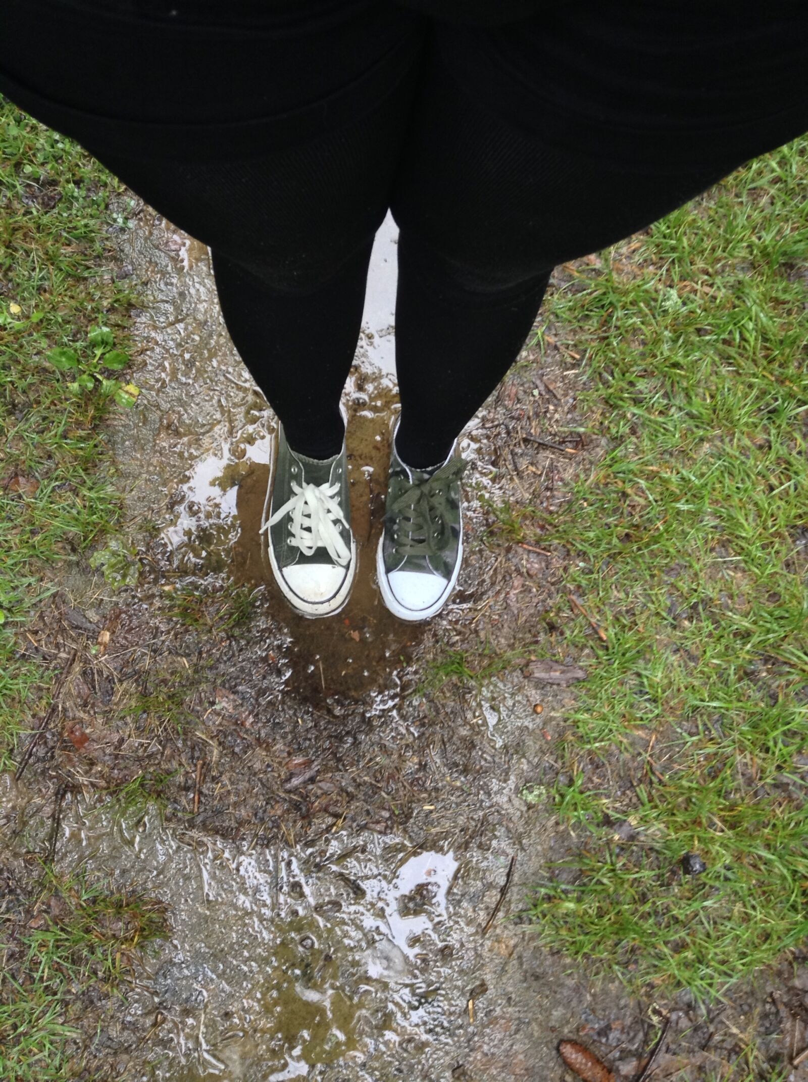 Apple iPod touch sample photo. Mud, dirty, feet photography
