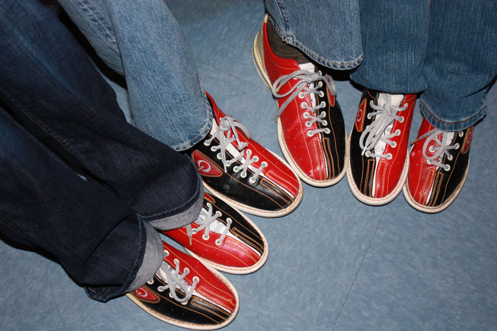 Canon EOS 450D (EOS Rebel XSi / EOS Kiss X2) sample photo. Bowling shoes, red, black photography