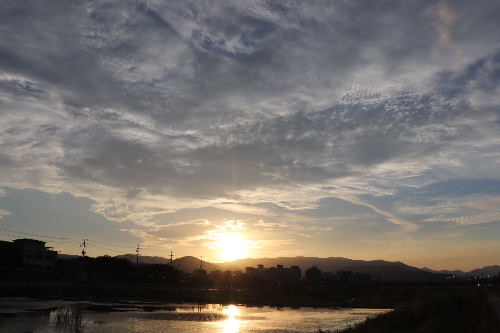 Canon EOS 800D (EOS Rebel T7i / EOS Kiss X9i) sample photo. Sunset, landscape, nature photography