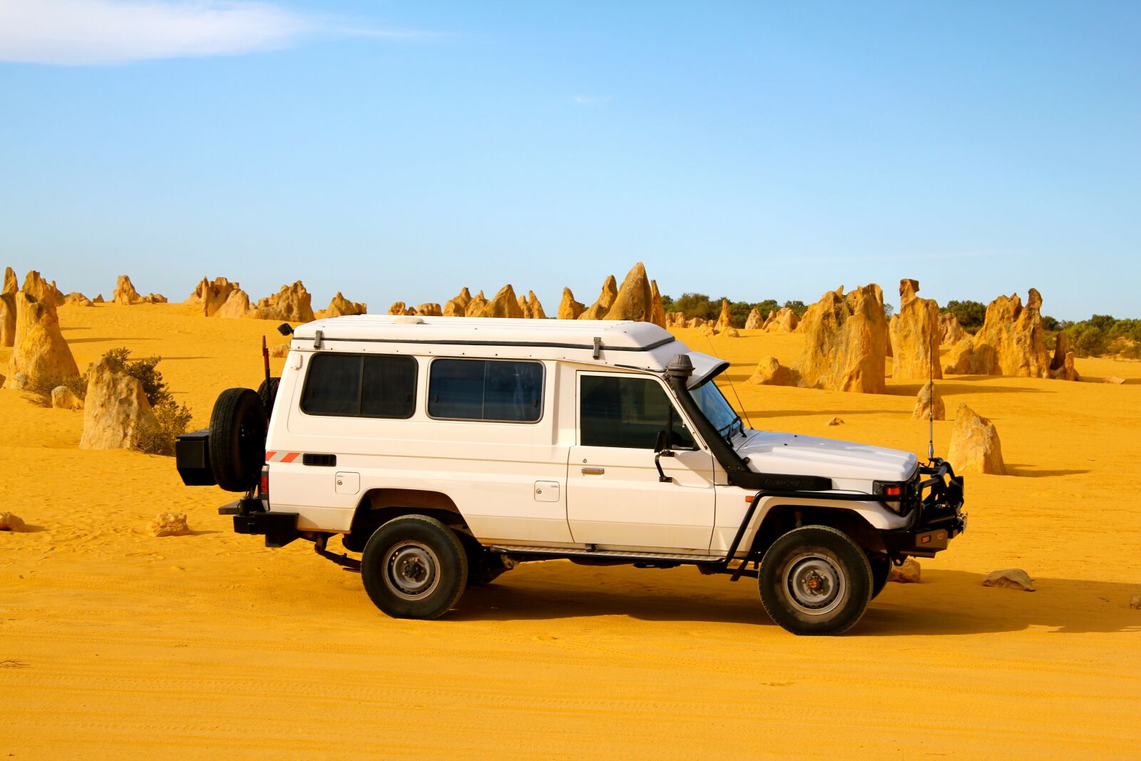 Canon EOS 550D (EOS Rebel T2i / EOS Kiss X4) sample photo. Car, vehicle, desert photography