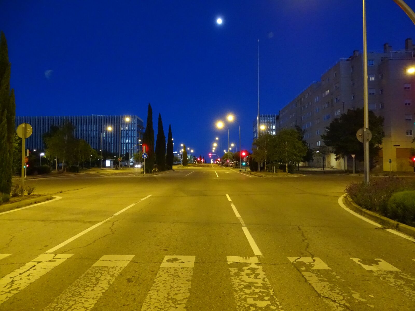 Sony Cyber-shot DSC-HX400V sample photo. Calle, street, madrid photography