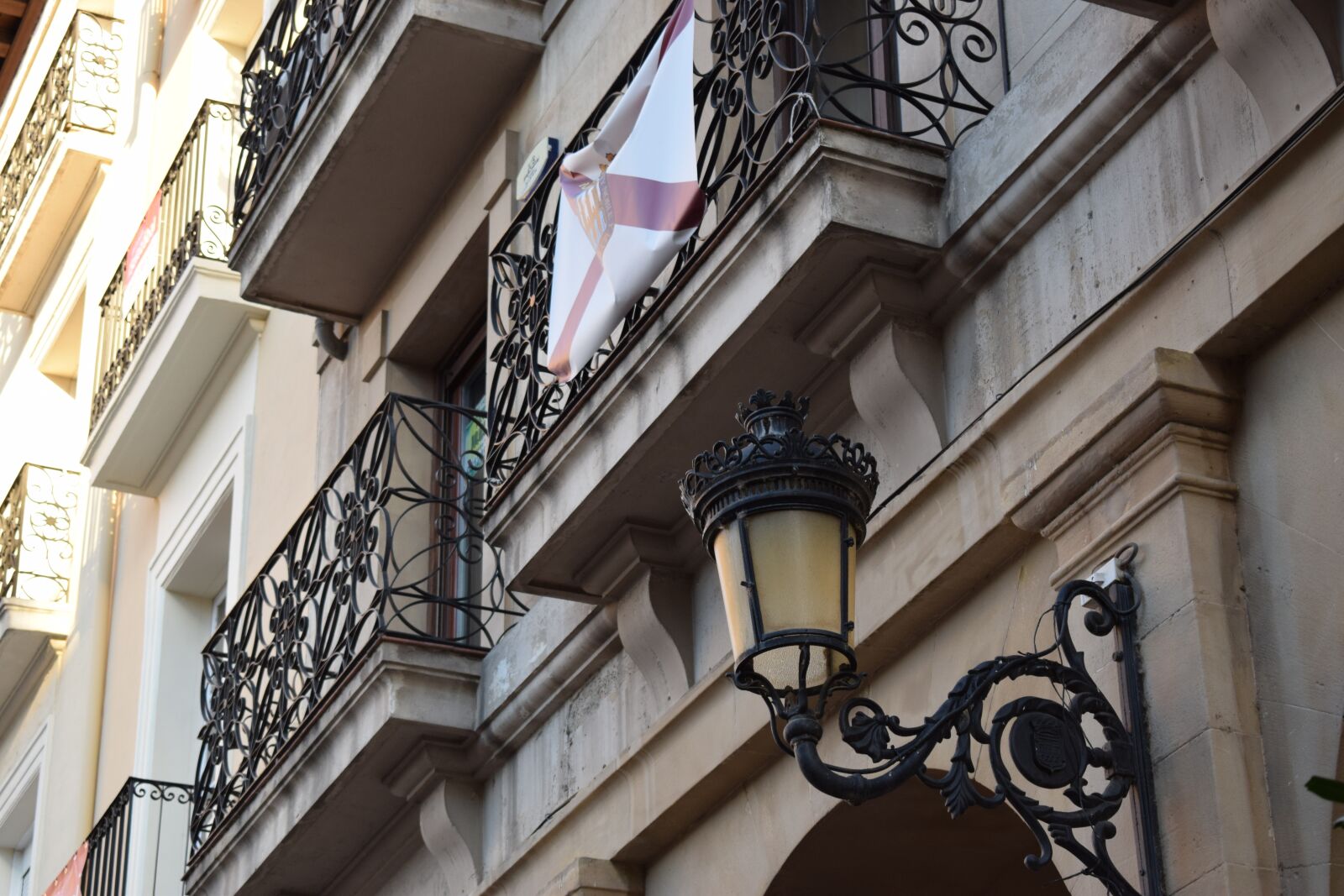 Nikon D3300 sample photo. Street lamp, facade, balcony photography