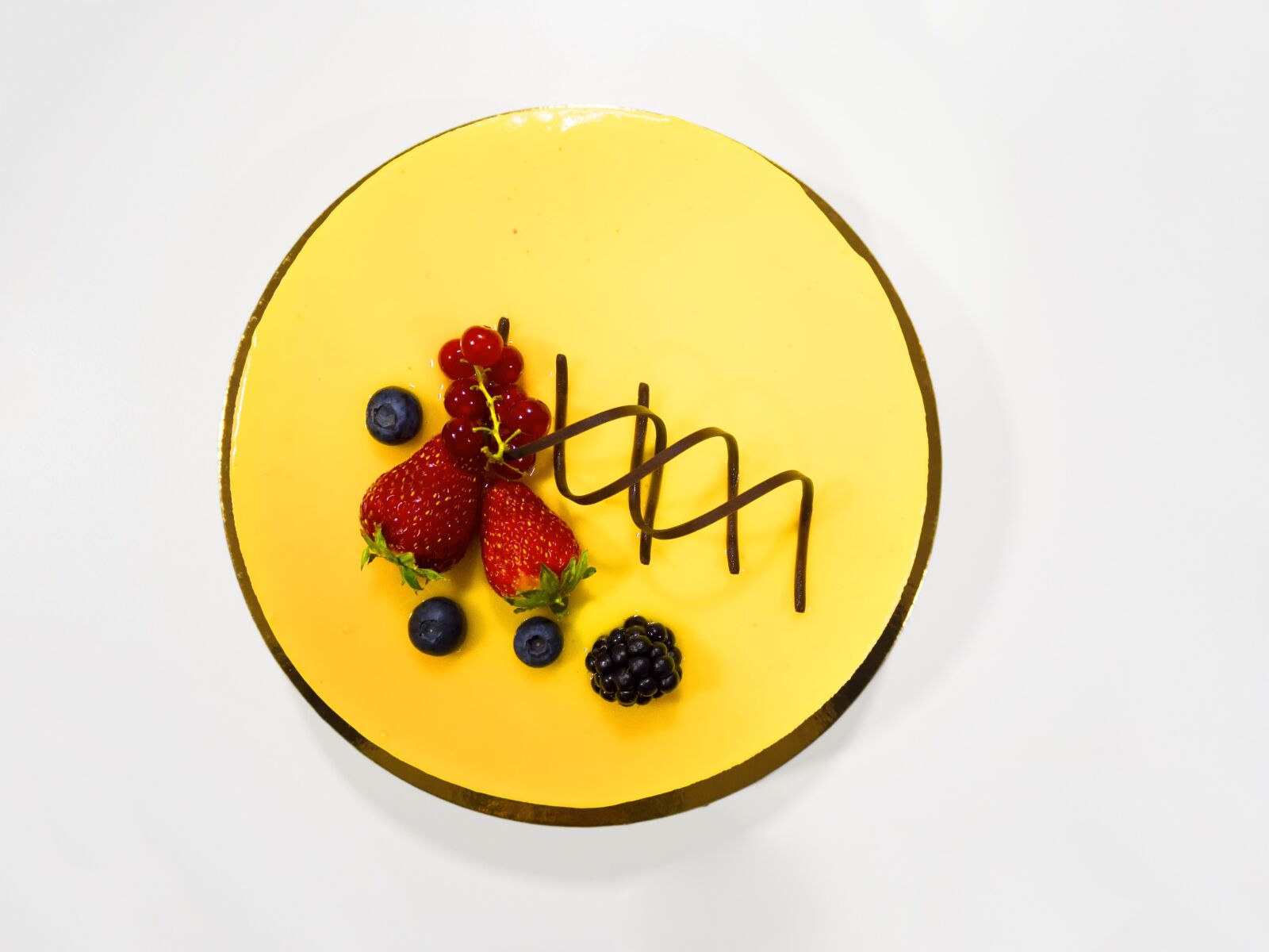 Olympus OM-D E-M10 II sample photo. Cake, strawberry, cheesecake photography