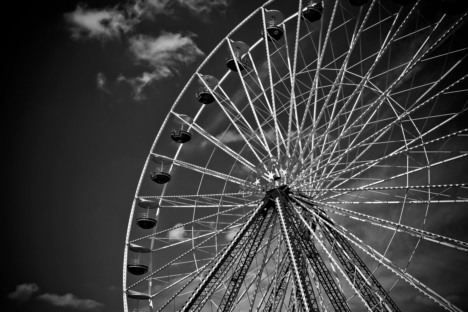 Olympus OM-D E-M10 sample photo. Ferris wheel, ride, leisure photography