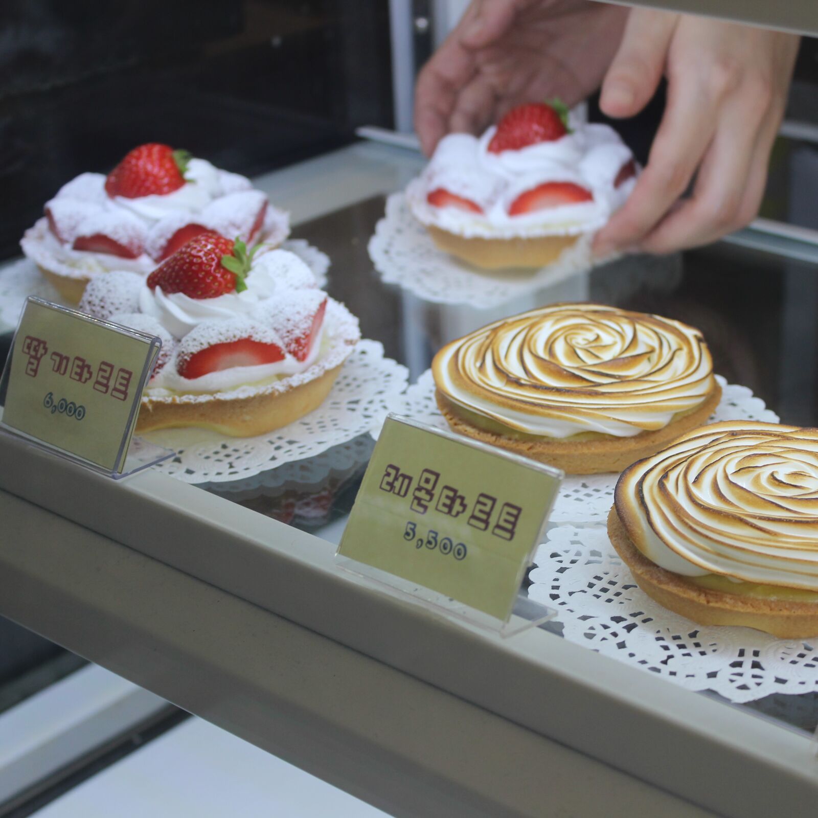 Canon EOS 600D (Rebel EOS T3i / EOS Kiss X5) sample photo. Tart, cafe, bread photography
