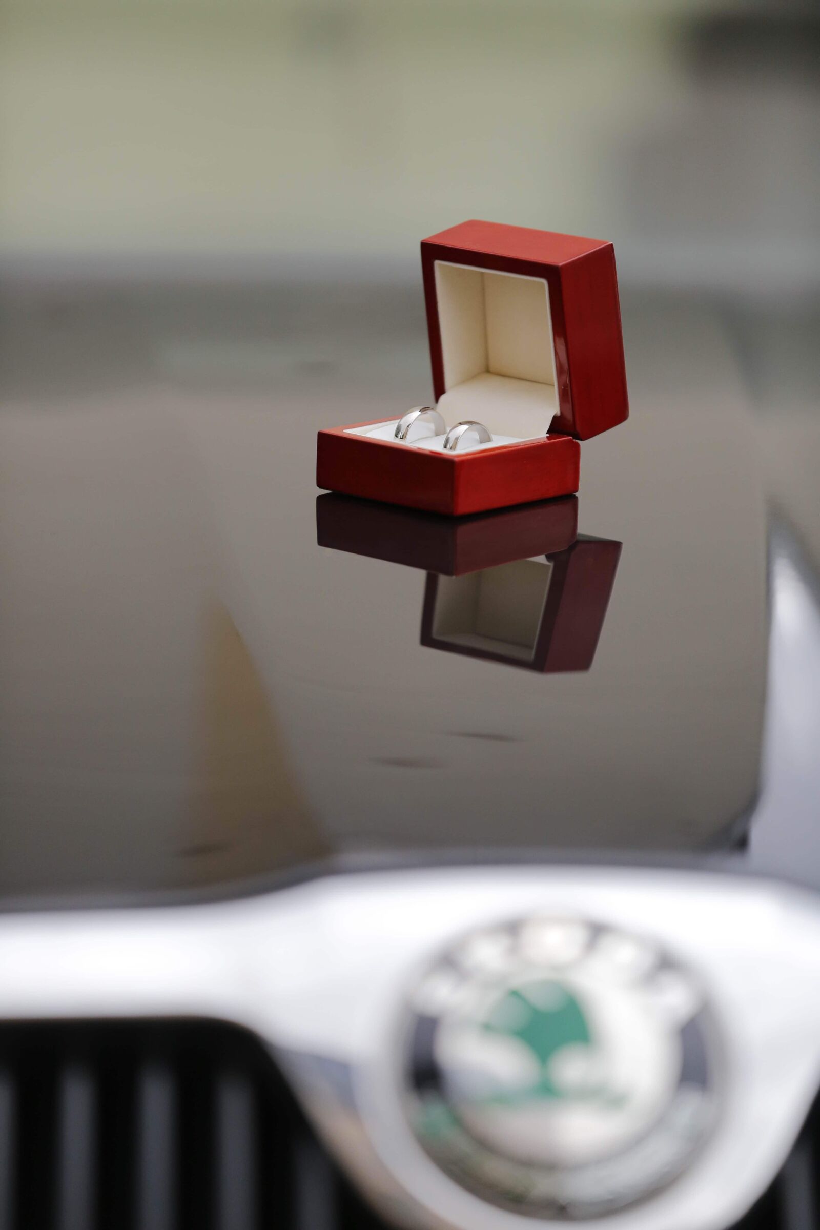 Canon EOS 5D Mark III sample photo. Car, close-up, jewelry, love photography