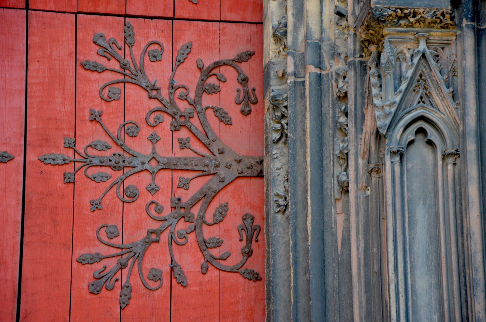 Nikon D5100 sample photo. Iron, door, gothic photography