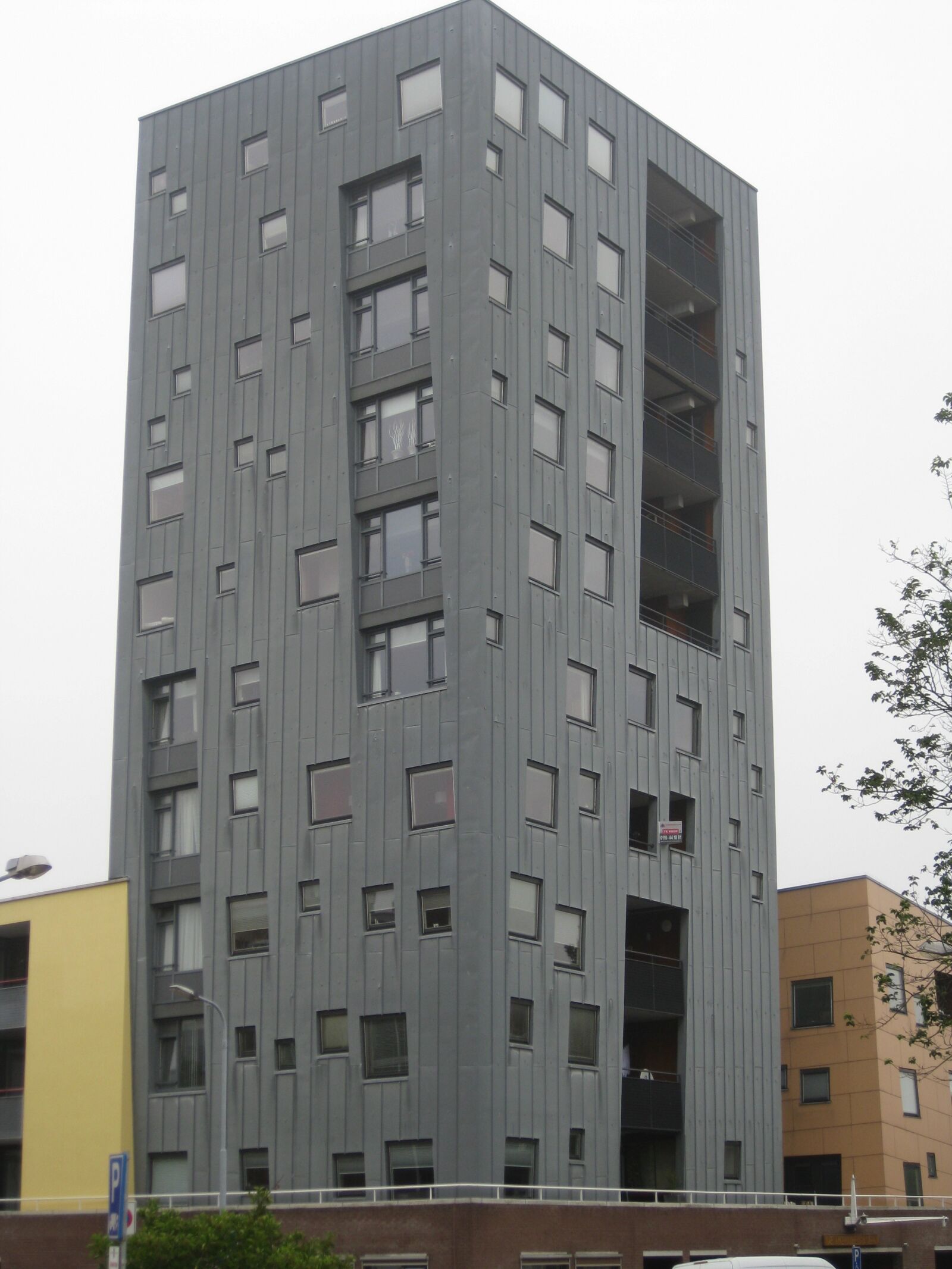 Canon PowerShot SD1100 IS (Digital IXUS 80 IS / IXY Digital 20 IS) sample photo. House, high, askew photography