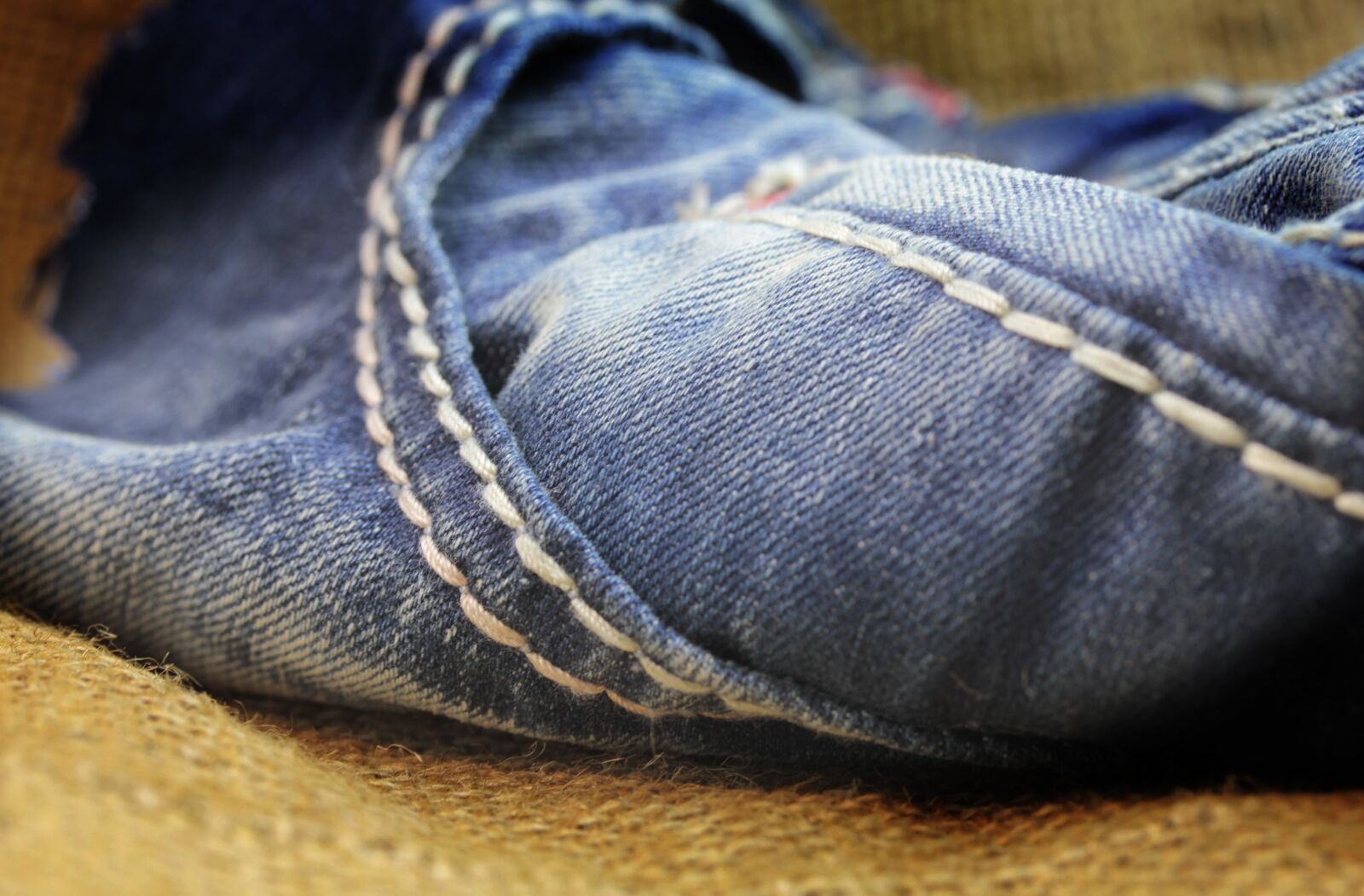 Canon EOS 550D (EOS Rebel T2i / EOS Kiss X4) sample photo. Jeans, textile, macro photography