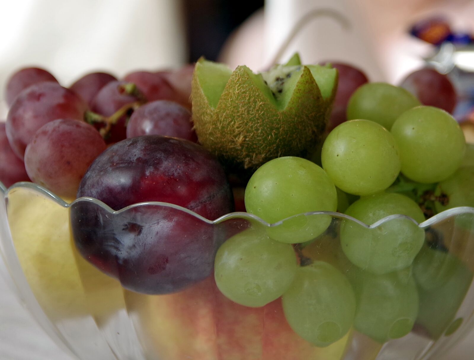 Pentax K-S2 sample photo. Fruit, grapes, kiwi photography