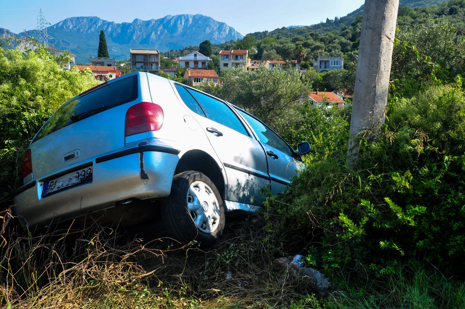 Nikon D90 sample photo. Accident, auto, broken photography