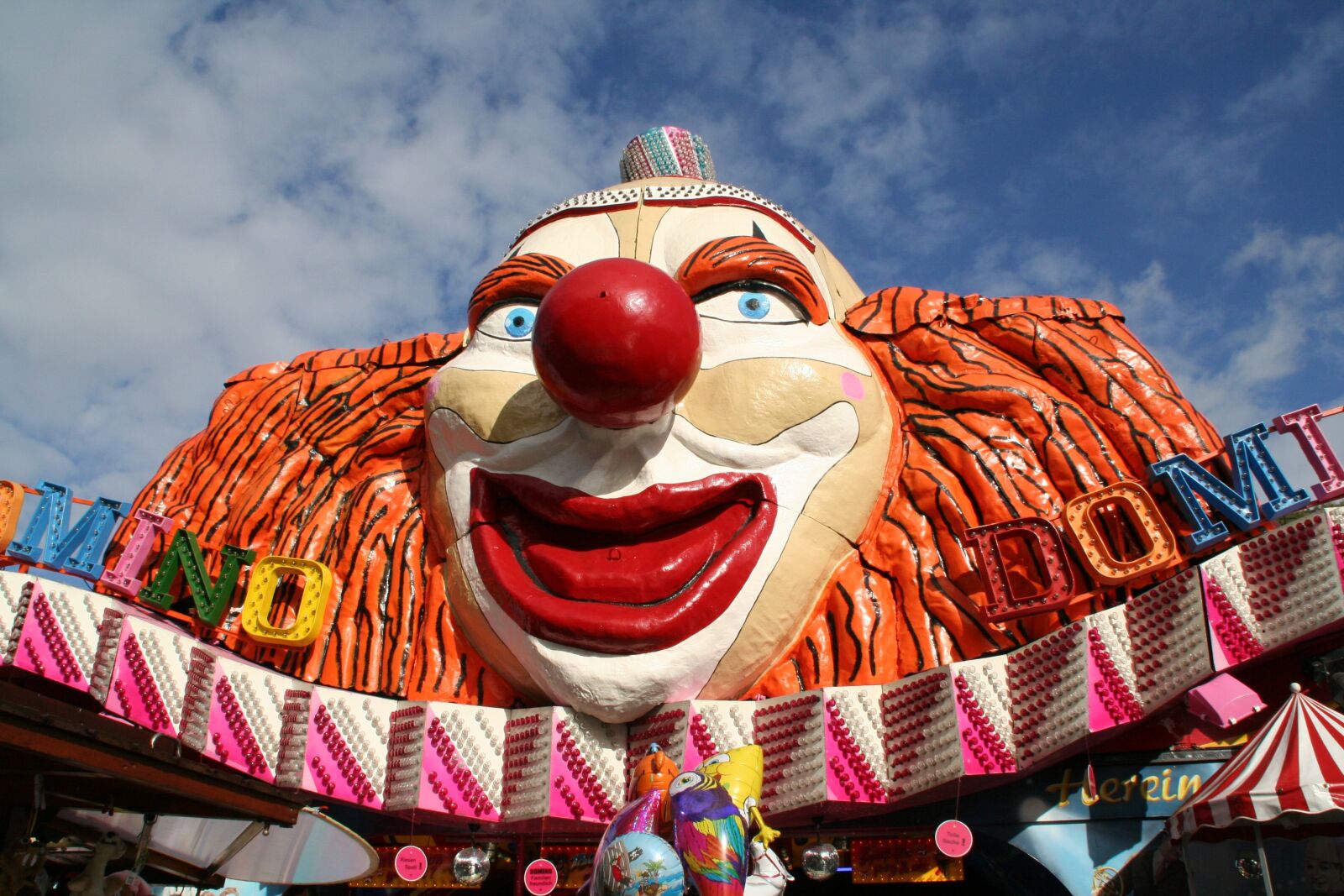 Canon EOS 350D (EOS Digital Rebel XT / EOS Kiss Digital N) sample photo. Fair, clown, ride photography