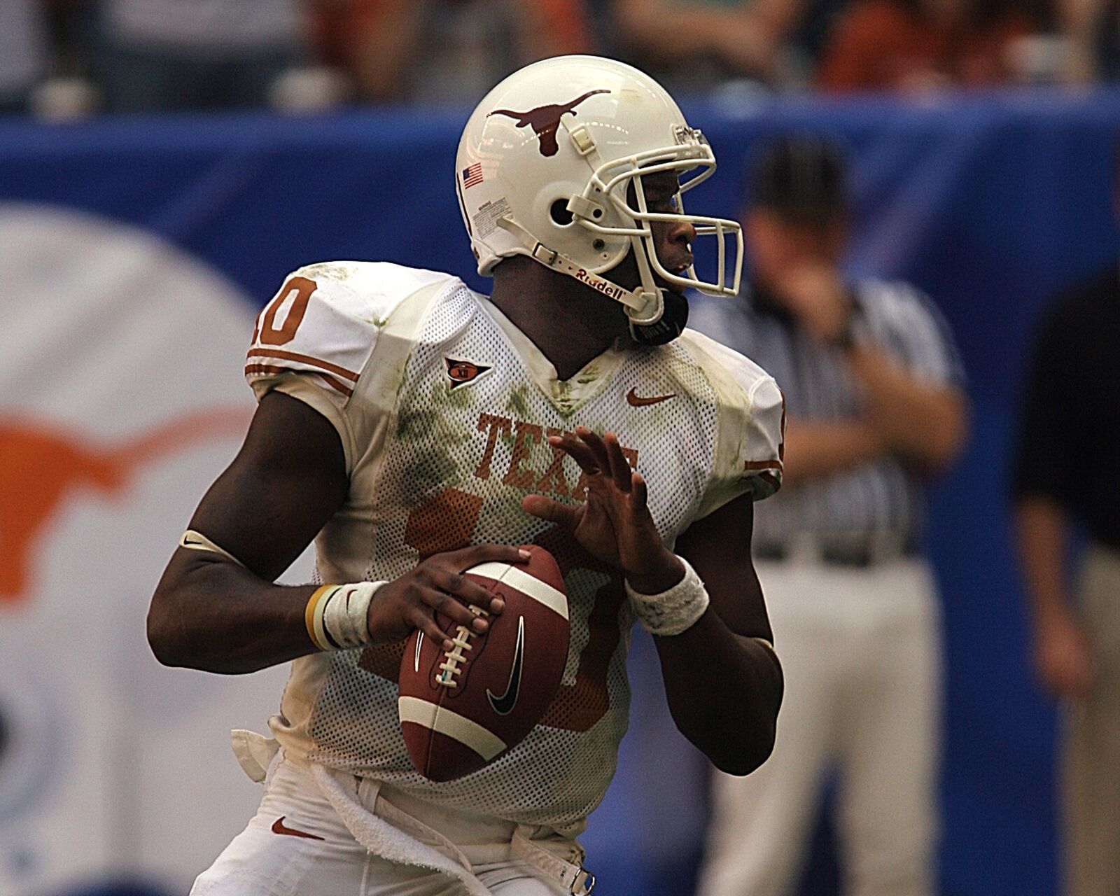Canon EOS 20D sample photo. Football, quarterback, action photography