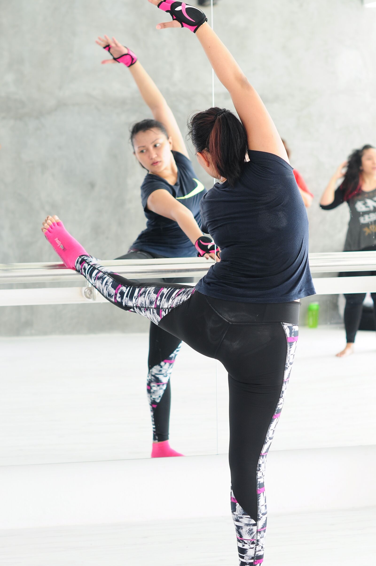 Nikon D90 sample photo. Ballet, stretch, barre photography