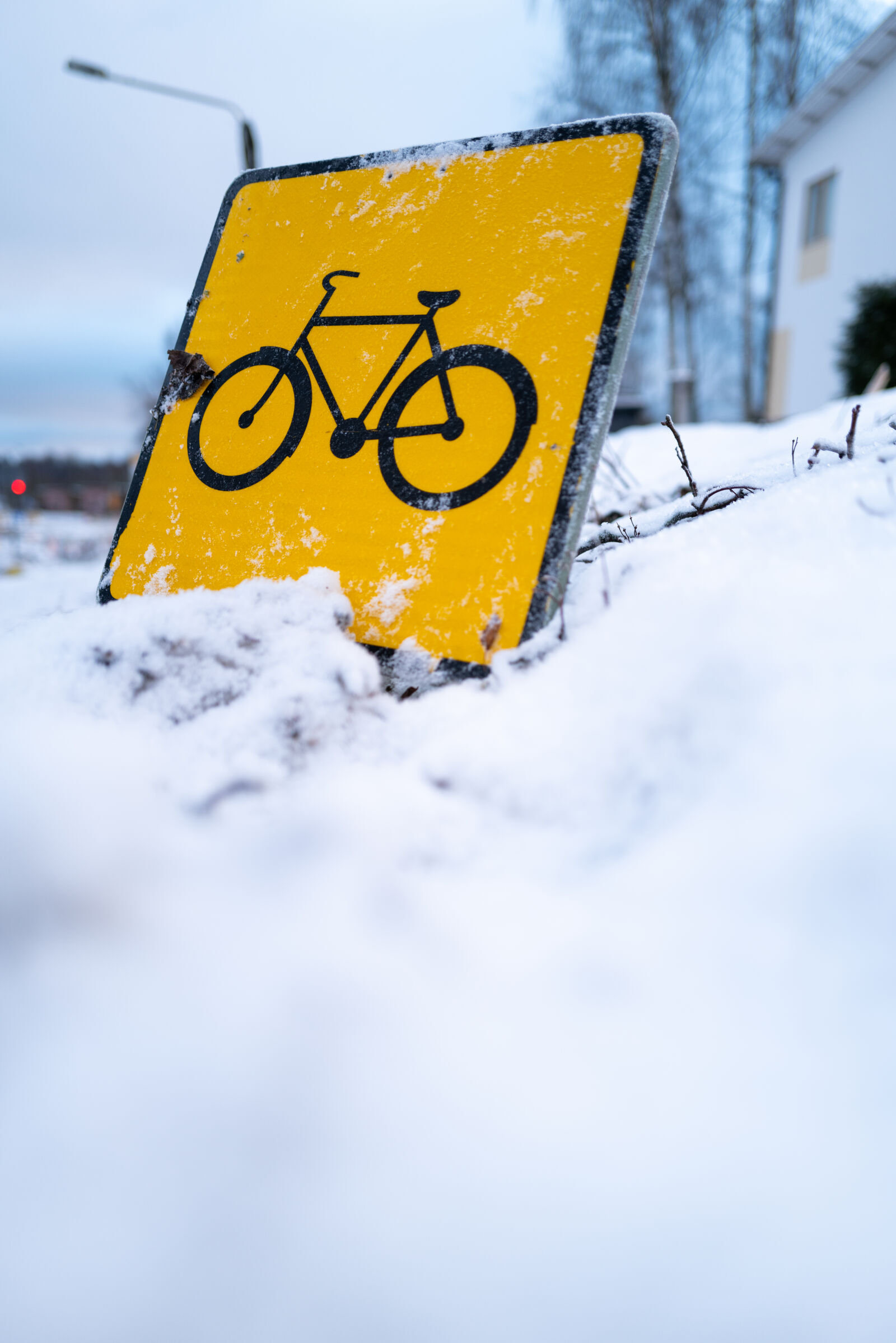 Leica Q2 sample photo. Sign for winter cyclist photography