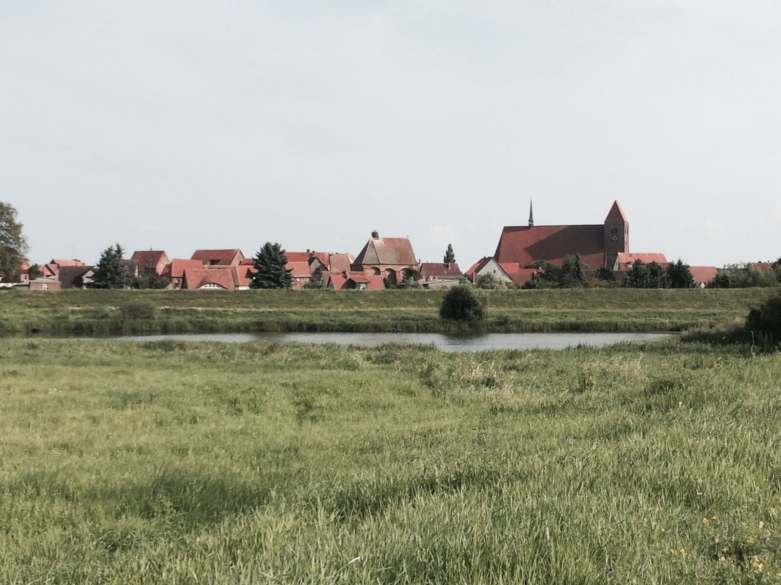iPhone 5s back camera 4.12mm f/2.2 sample photo. Advertise on the elbe photography