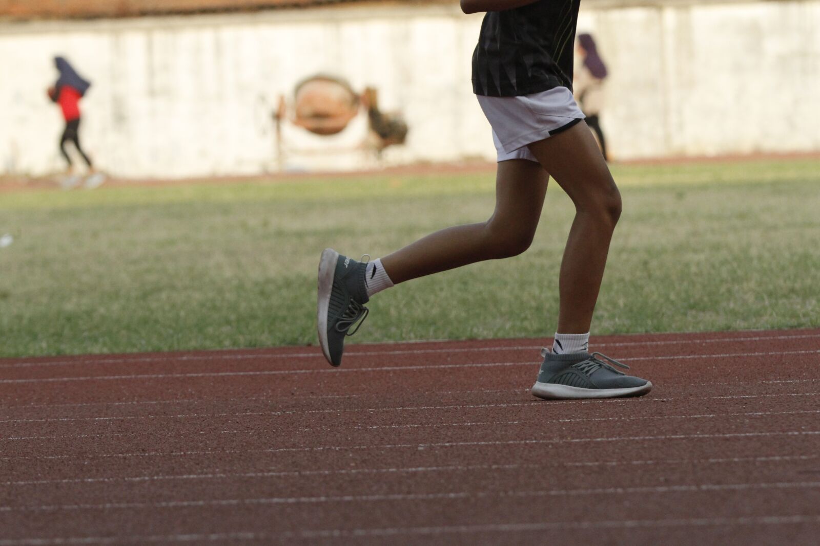 Canon EOS 7D sample photo. Running, walking, sport photography