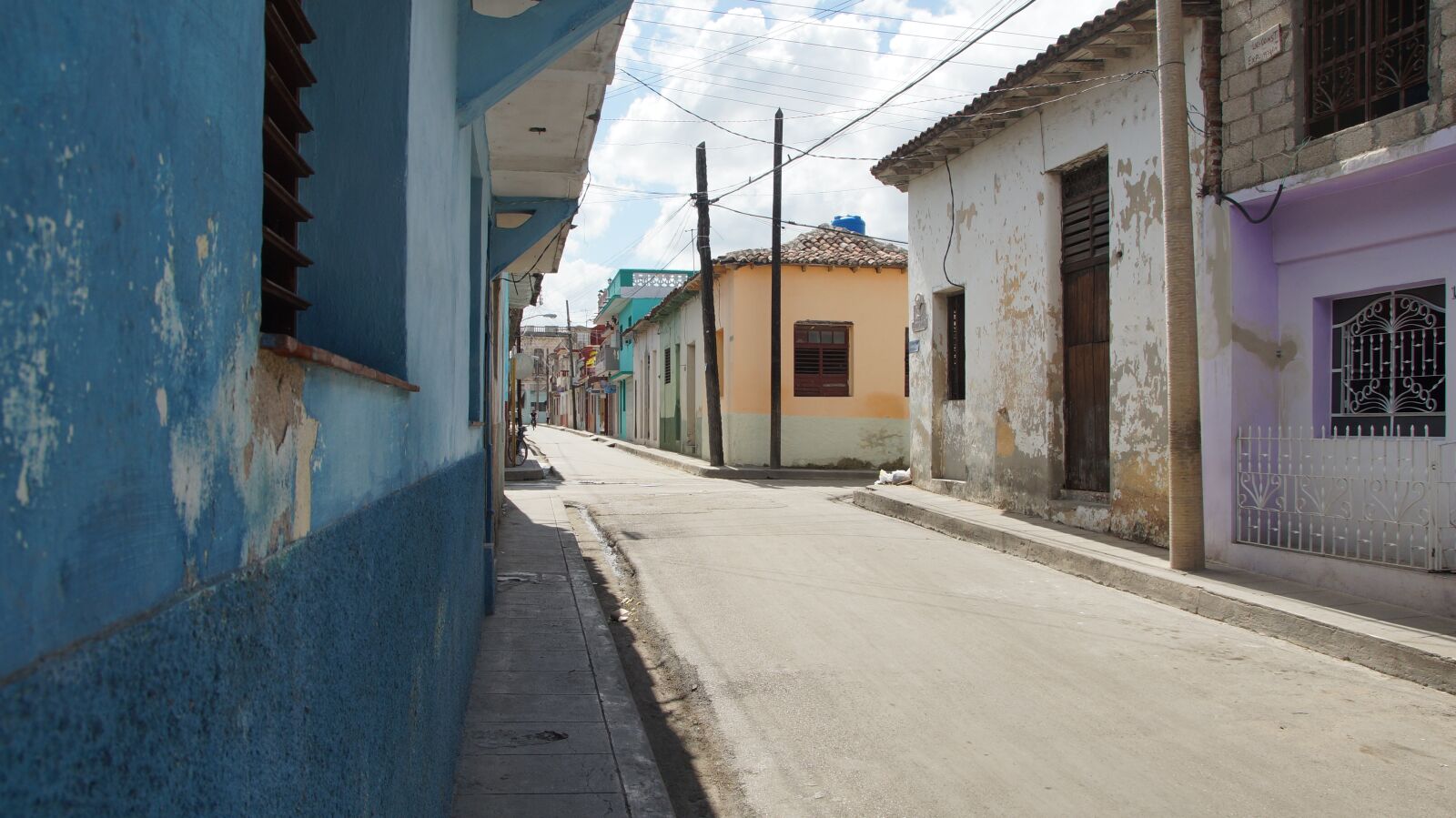 Sony SLT-A57 sample photo. Cuba, streets, colonial buildings photography