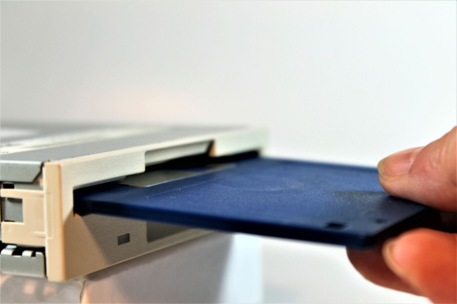Canon EOS 1100D (EOS Rebel T3 / EOS Kiss X50) sample photo. Floppy disk, old, memory photography