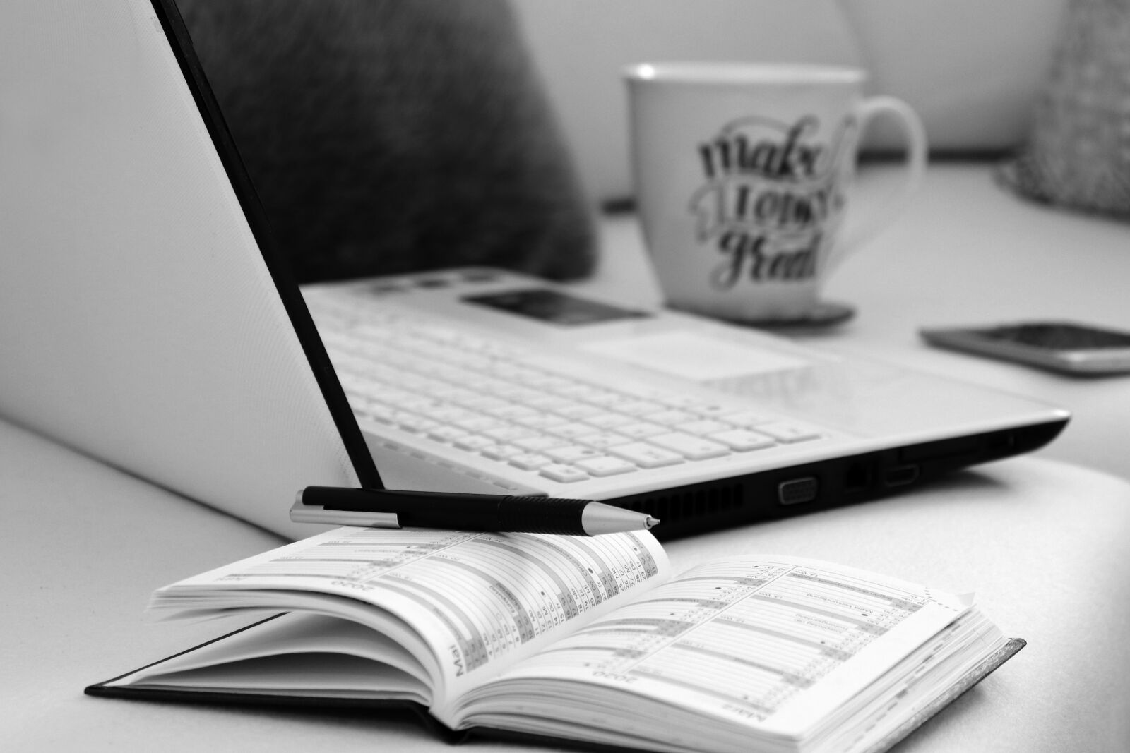 Canon EOS 800D (EOS Rebel T7i / EOS Kiss X9i) sample photo. Home office, at home photography