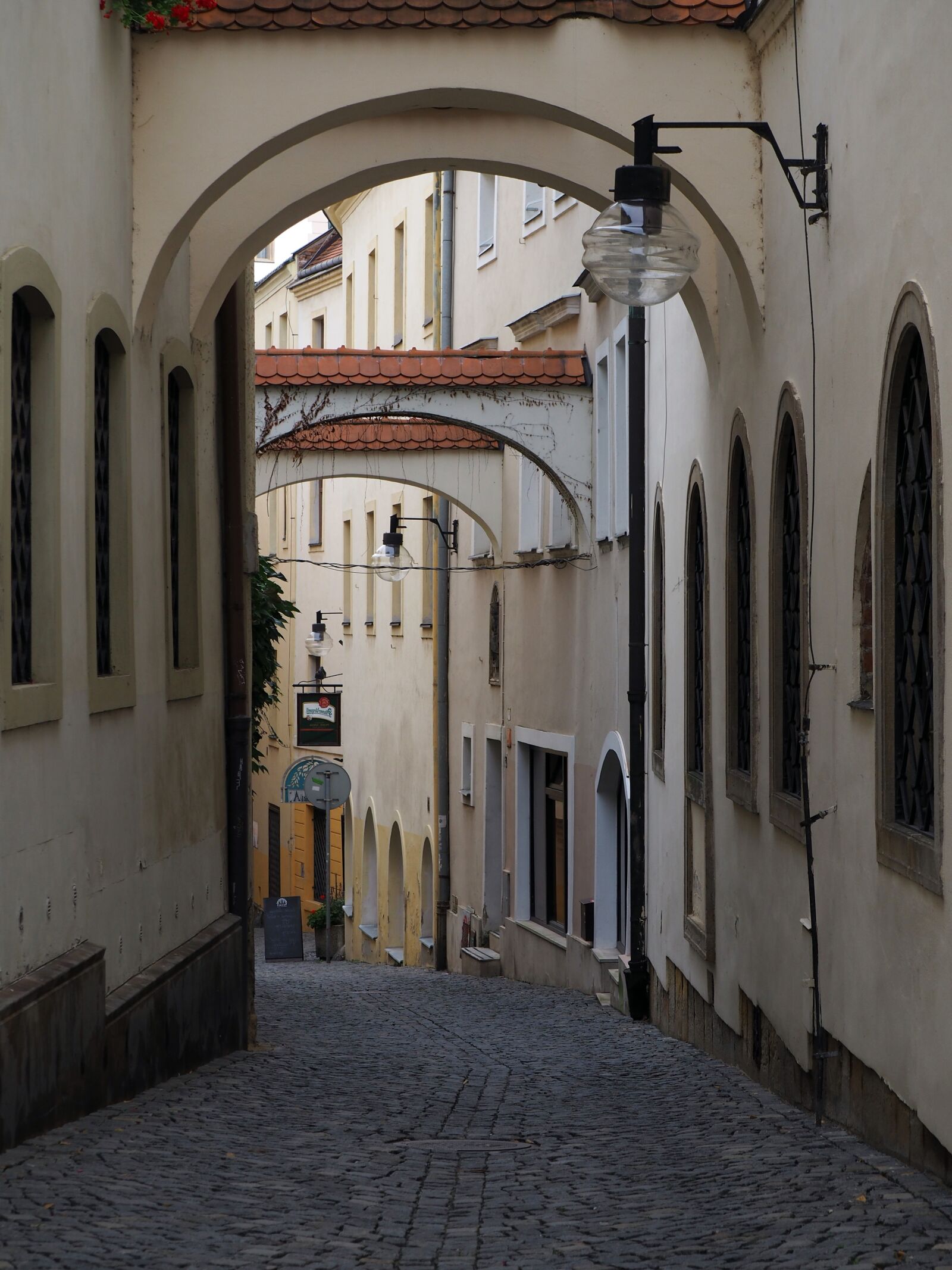 LUMIX G VARIO 45-150/F4.0-5.6 sample photo. Olomouc, alley, city photography