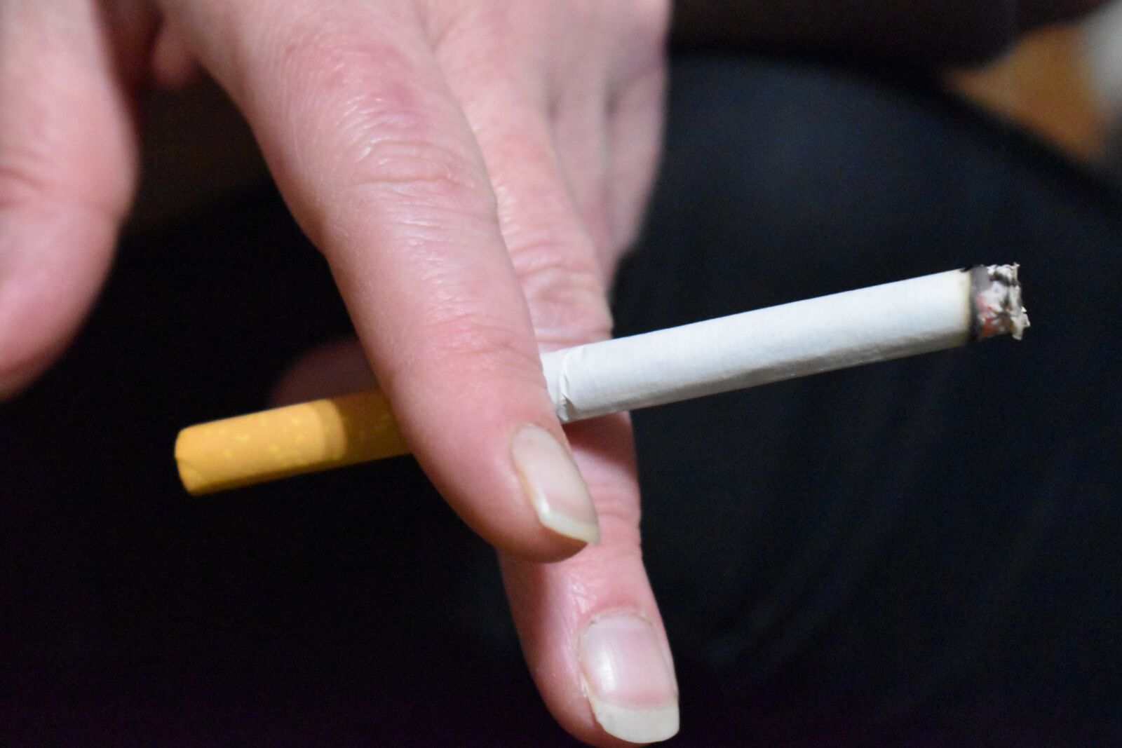 Nikon D3500 sample photo. Cigarette, tobacco, smoking photography