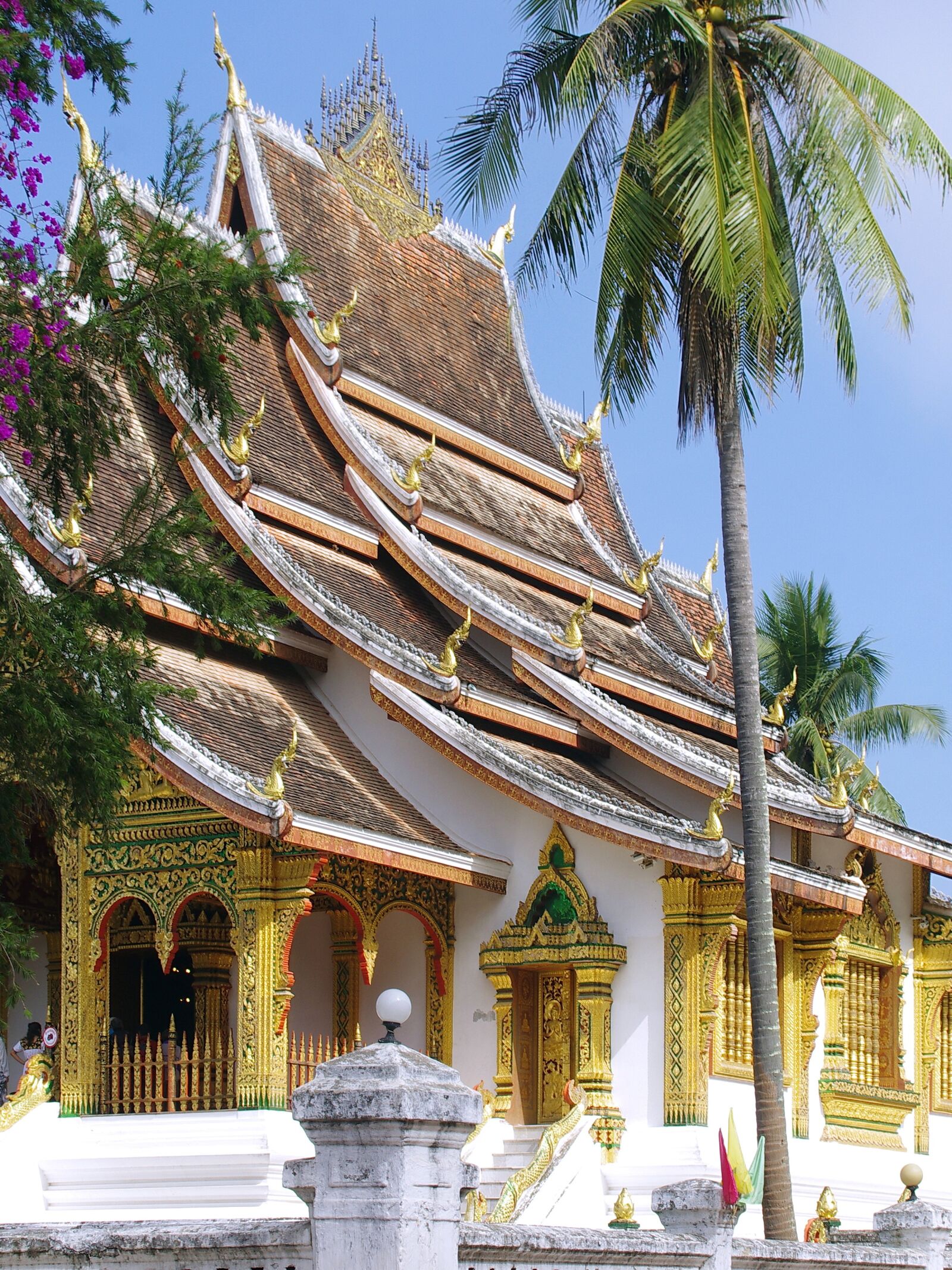 Pentax K-5 sample photo. Laos, luang prabang, temple photography