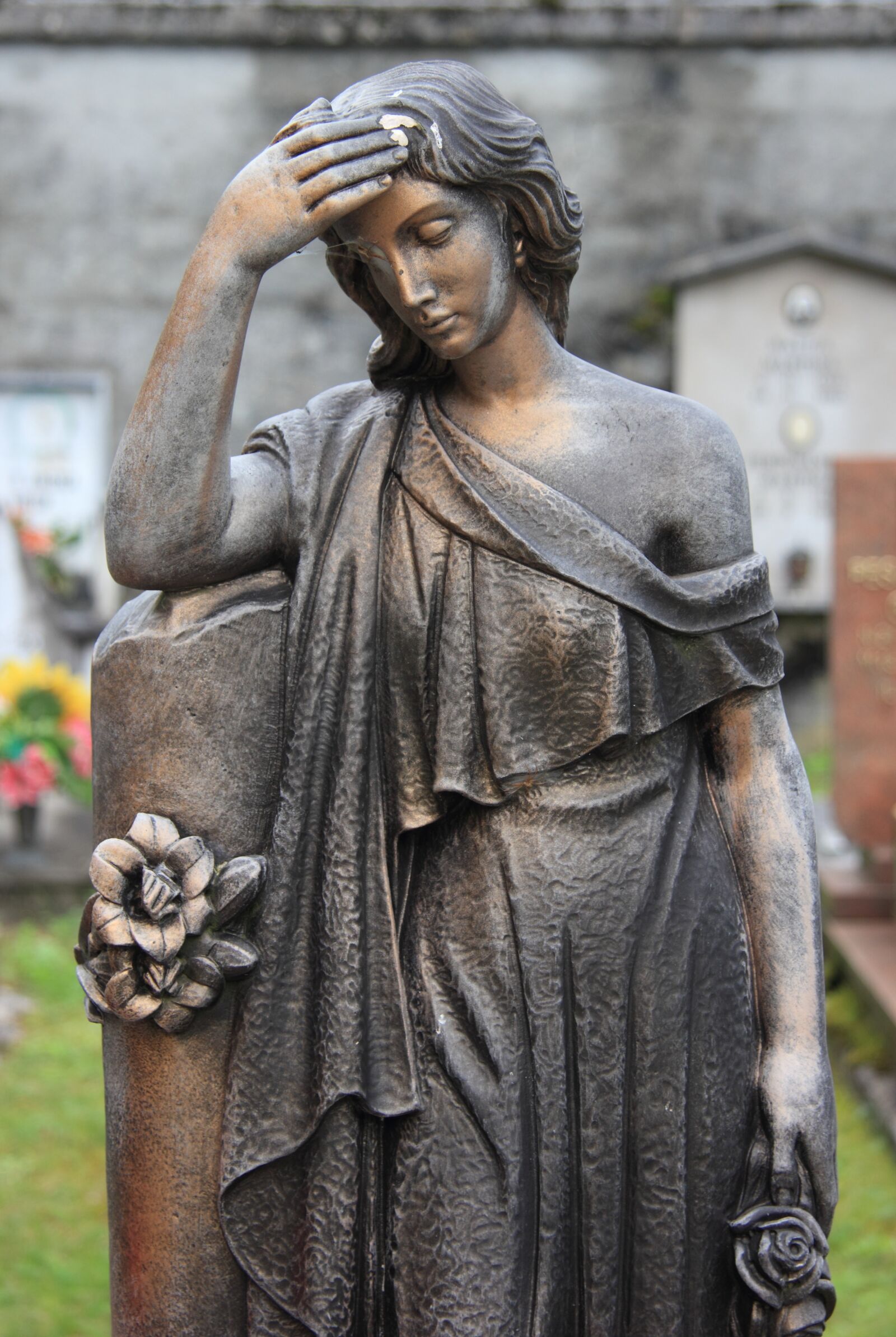 Canon EOS 550D (EOS Rebel T2i / EOS Kiss X4) sample photo. Italy, cemetery, statue photography