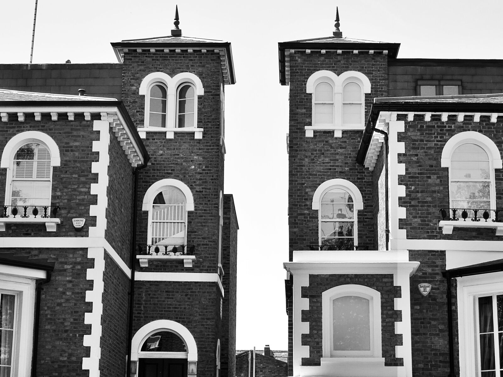 Sony DSC-HX60 sample photo. Architecture, black, and, white photography