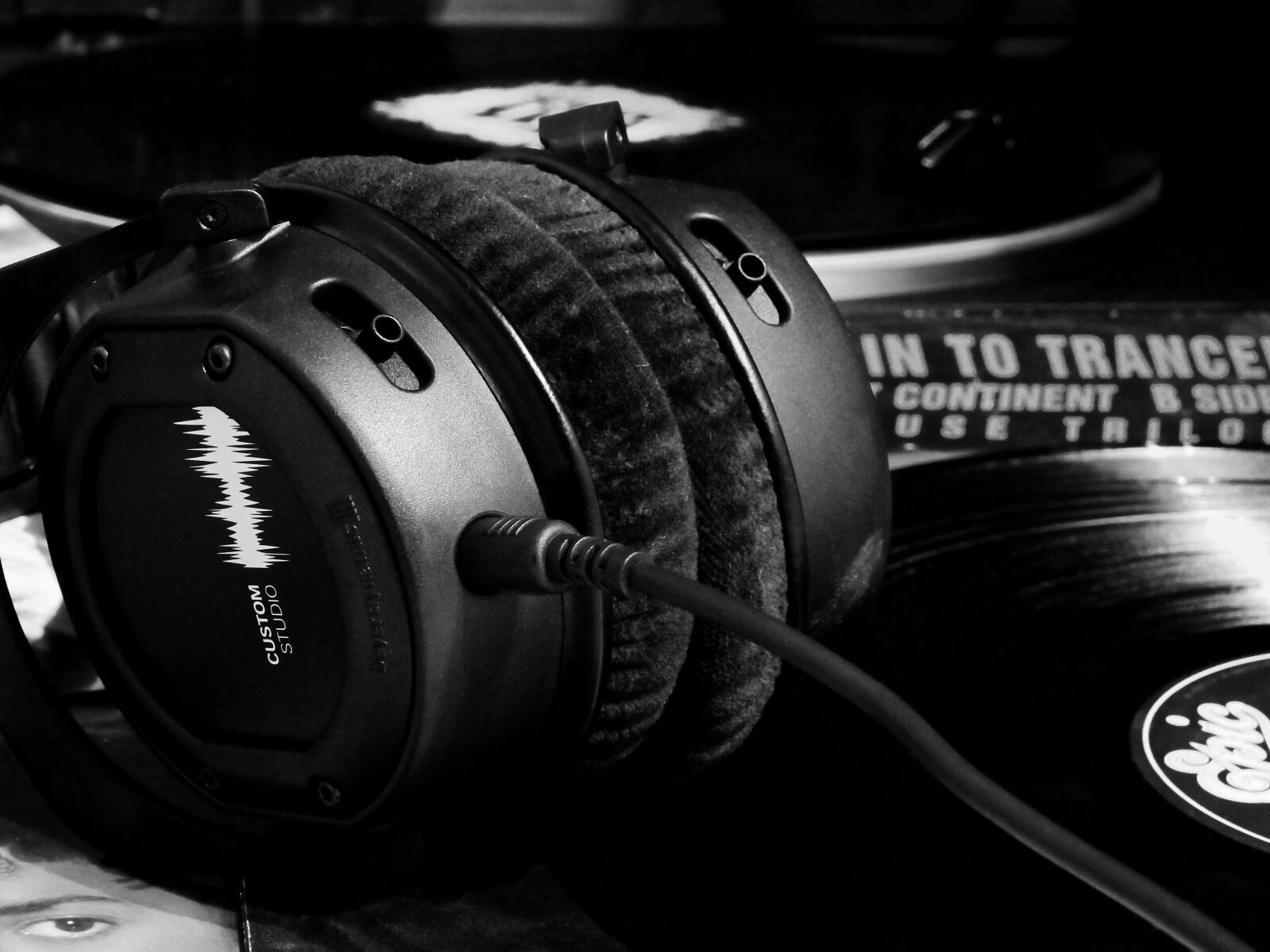 Nikon Coolpix P900 sample photo. Music, hifi, headphones photography