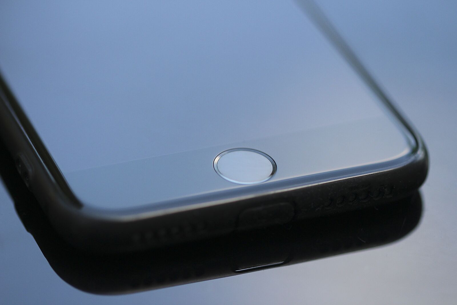 Canon EOS 700D (EOS Rebel T5i / EOS Kiss X7i) sample photo. Smartphone, ok button, technology photography