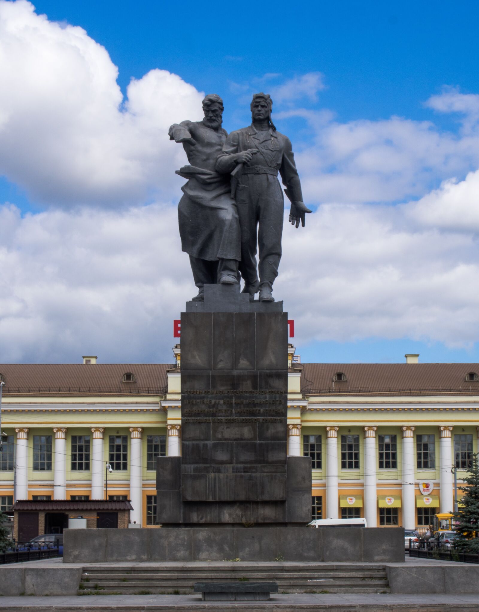 Olympus PEN E-PL5 sample photo. Russia, railway station, monument photography