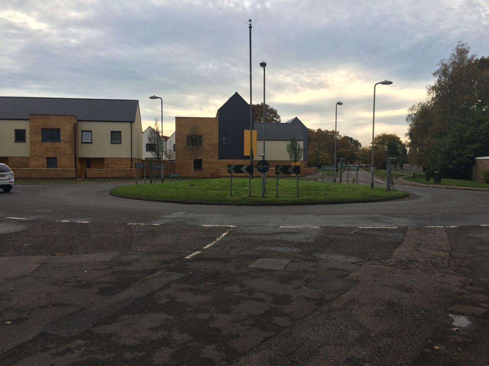 iPhone 5s back camera 4.15mm f/2.2 sample photo. Roundabout, road photography