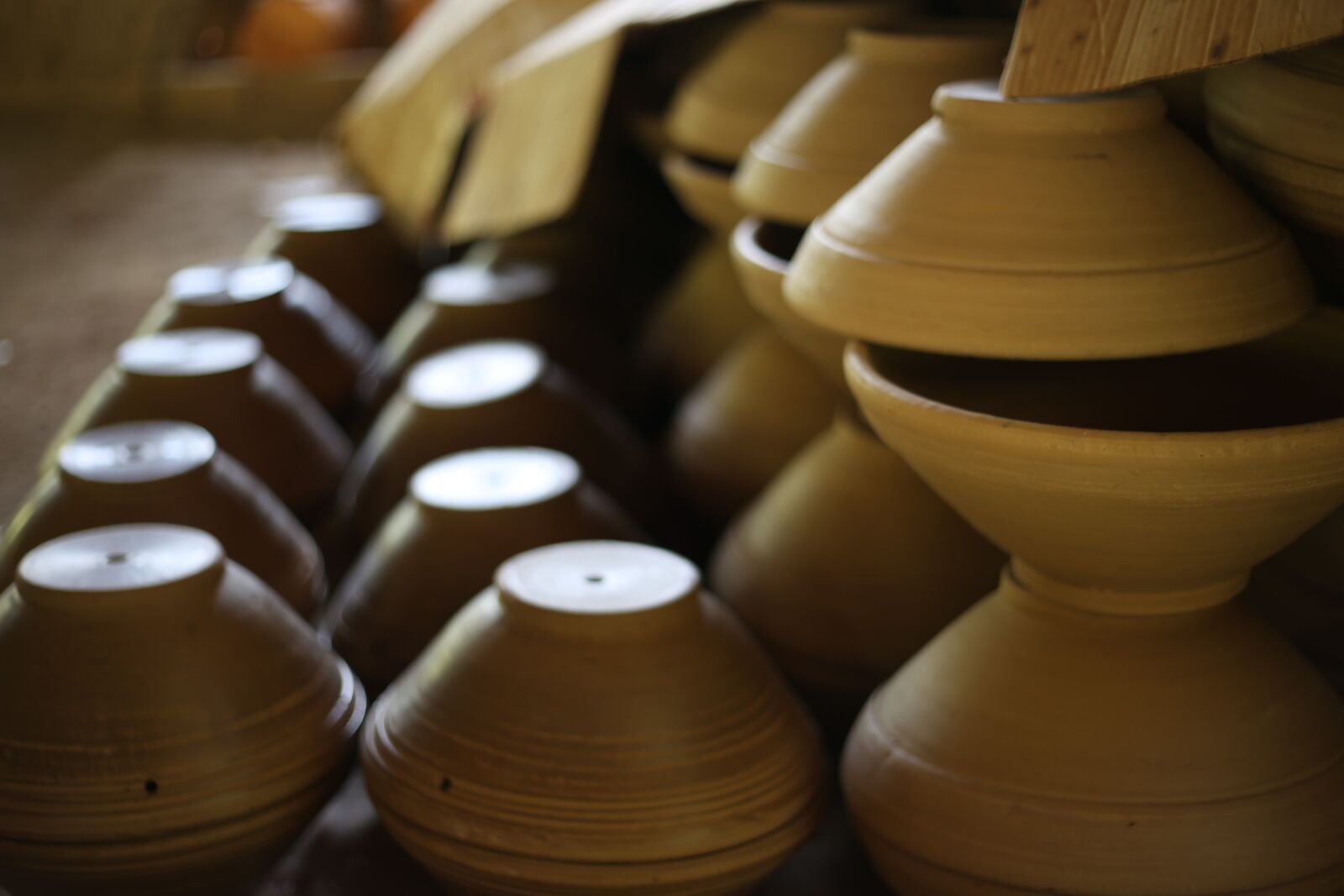 Canon EF 50mm F1.8 II sample photo. Clay, jug, vase photography