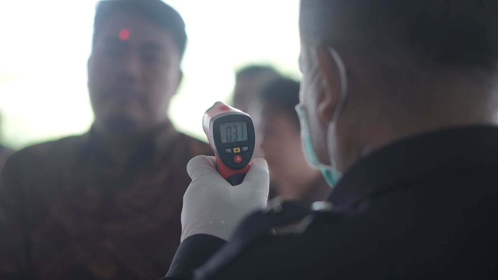 E 50mm F1.8 OSS sample photo. Check the temperature of photography