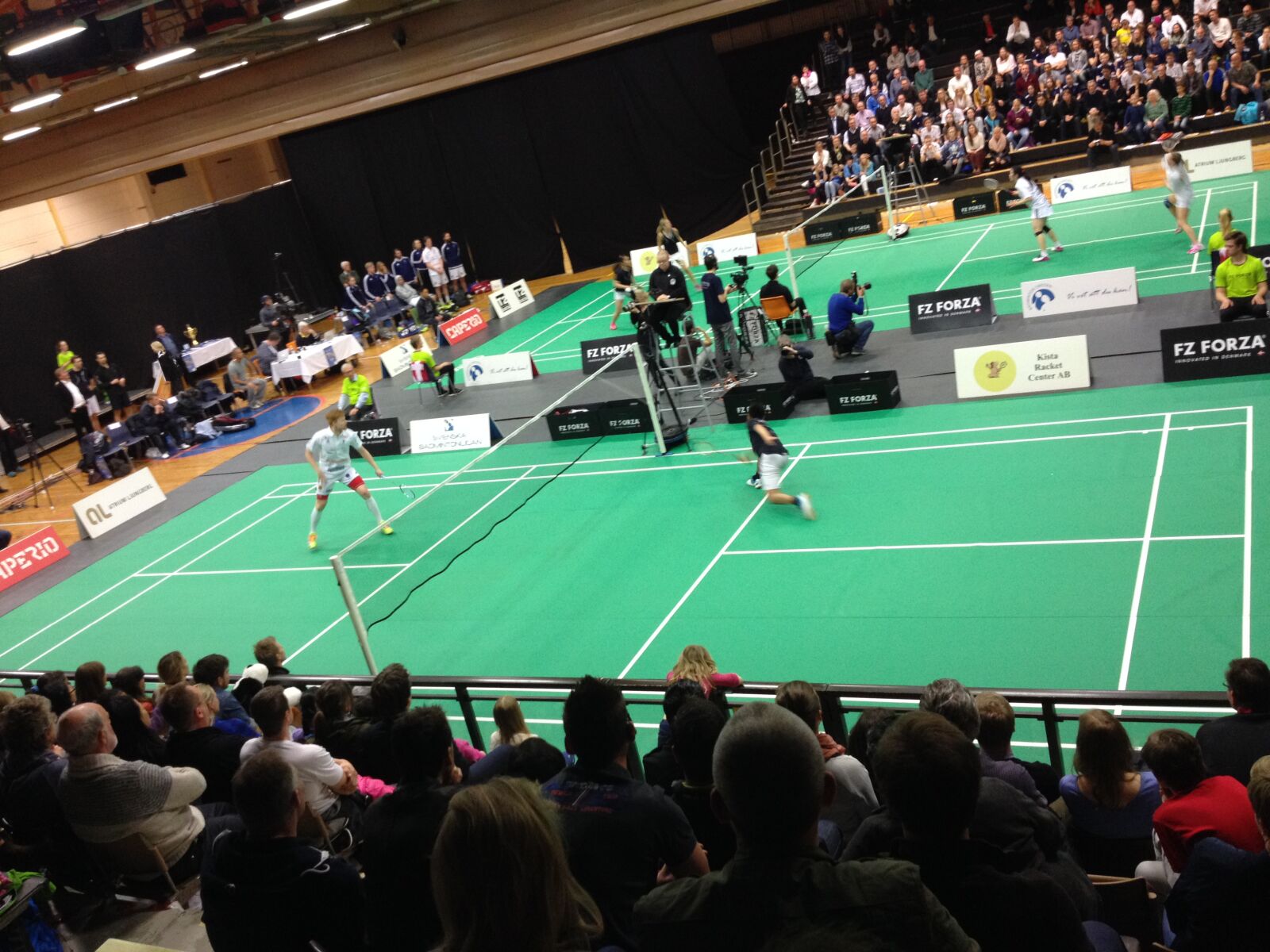 iPhone 4S back camera 4.28mm f/2.4 sample photo. Badminton, tournament photography