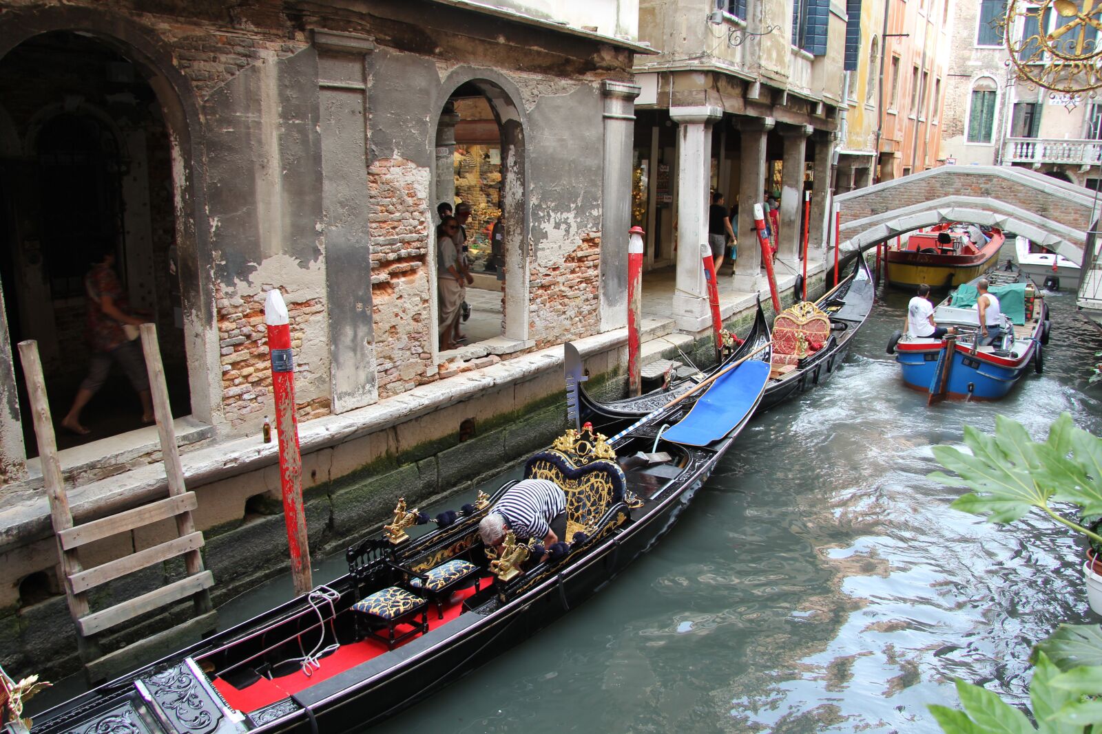 Canon EF-S 17-85mm F4-5.6 IS USM sample photo. Venice, italy, channels photography