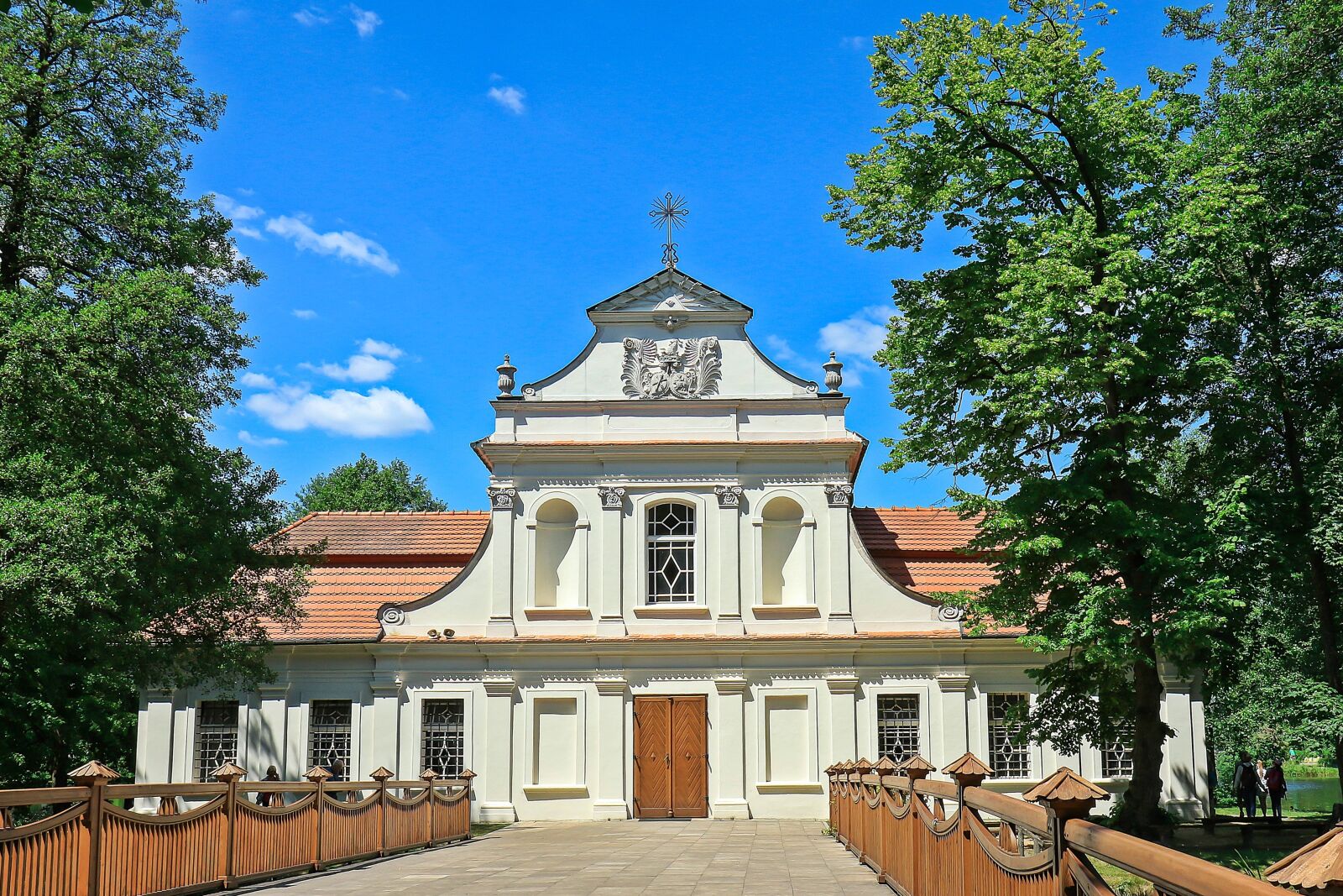 Canon EOS 7D Mark II sample photo. Church, temple, front photography